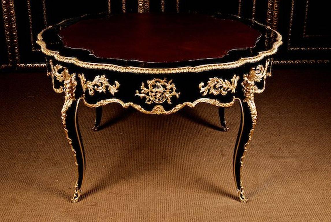 20th Century Louis XV Style French Salon Table In Good Condition In Berlin, DE