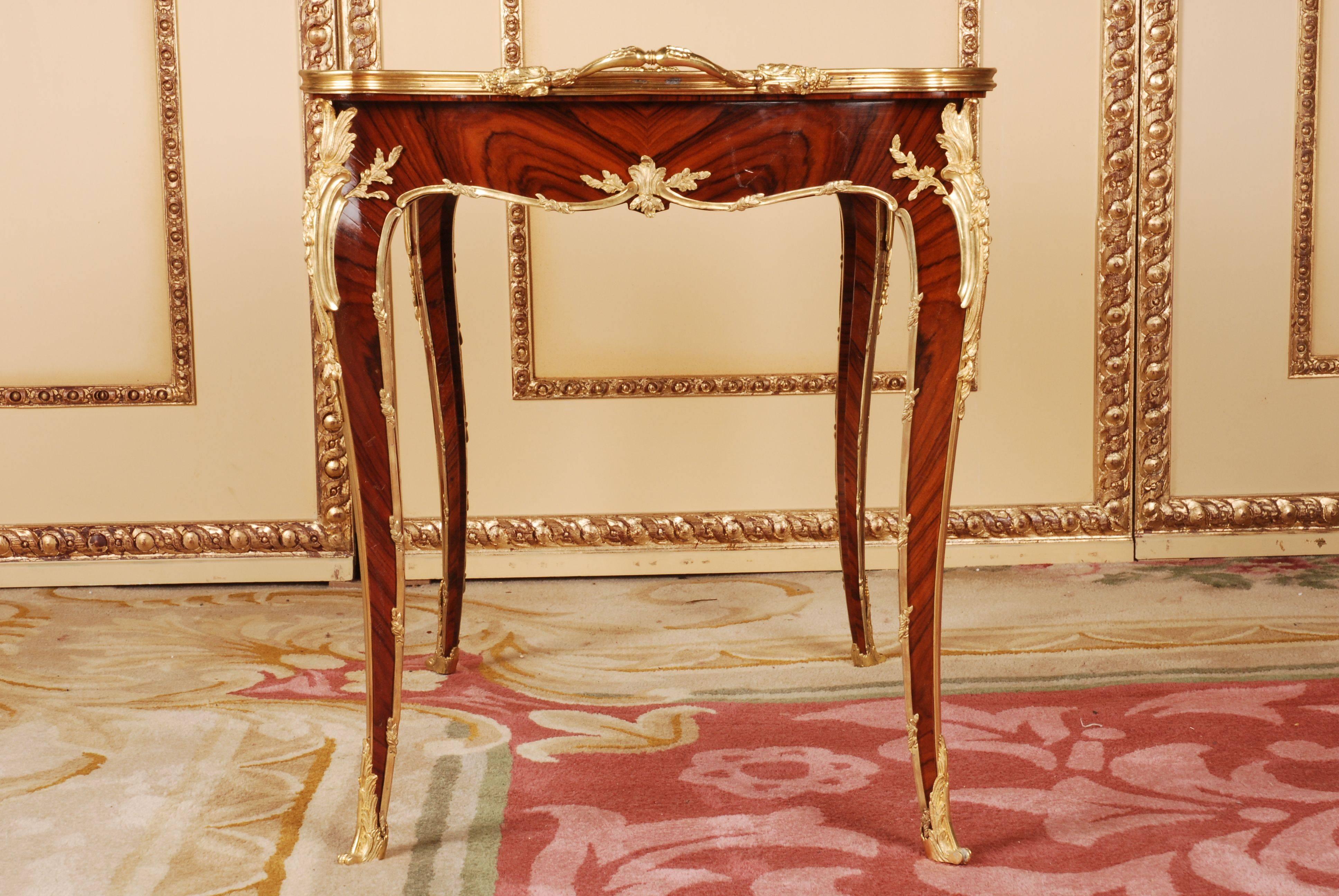 Serviertisch im Louis-XV-Stil des 20. Jahrhunderts nach einem Entwurf von Francois Linke (Louis XV.) im Angebot