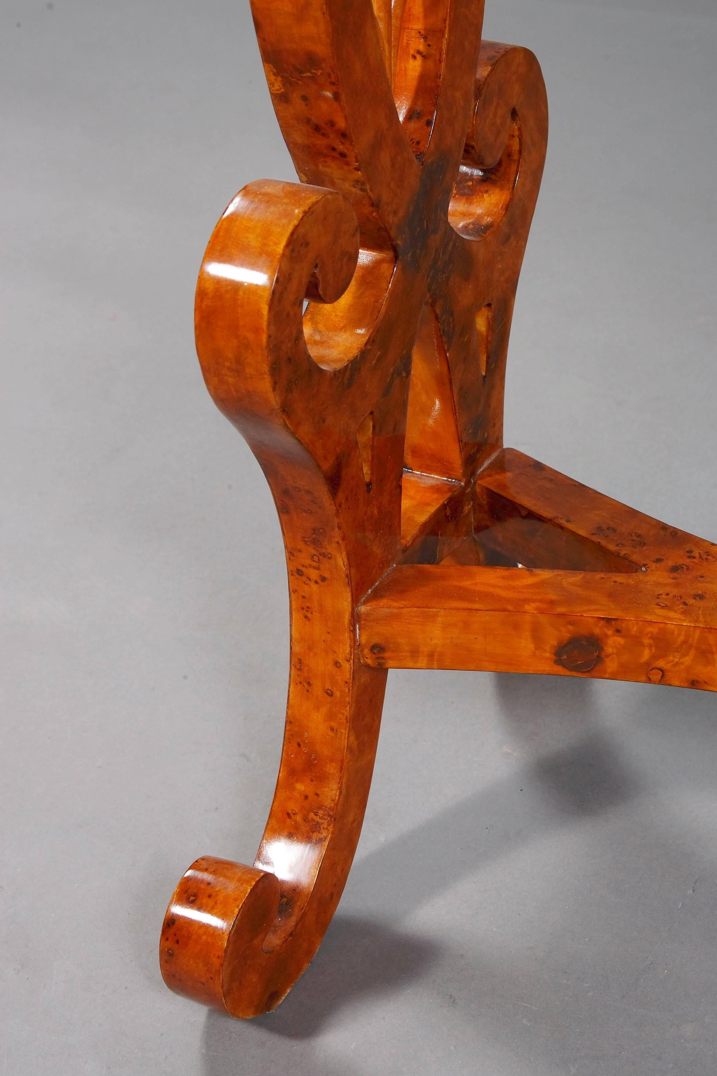 Table de salon de style Biedermeier de Vienne du XXe siècle en vente 5