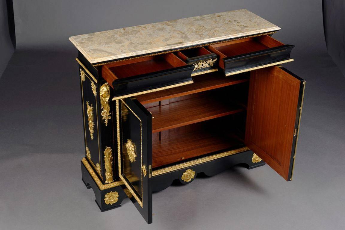 20th Century Louis XIV Style Piano-Black Cabinet In Good Condition For Sale In Berlin, DE