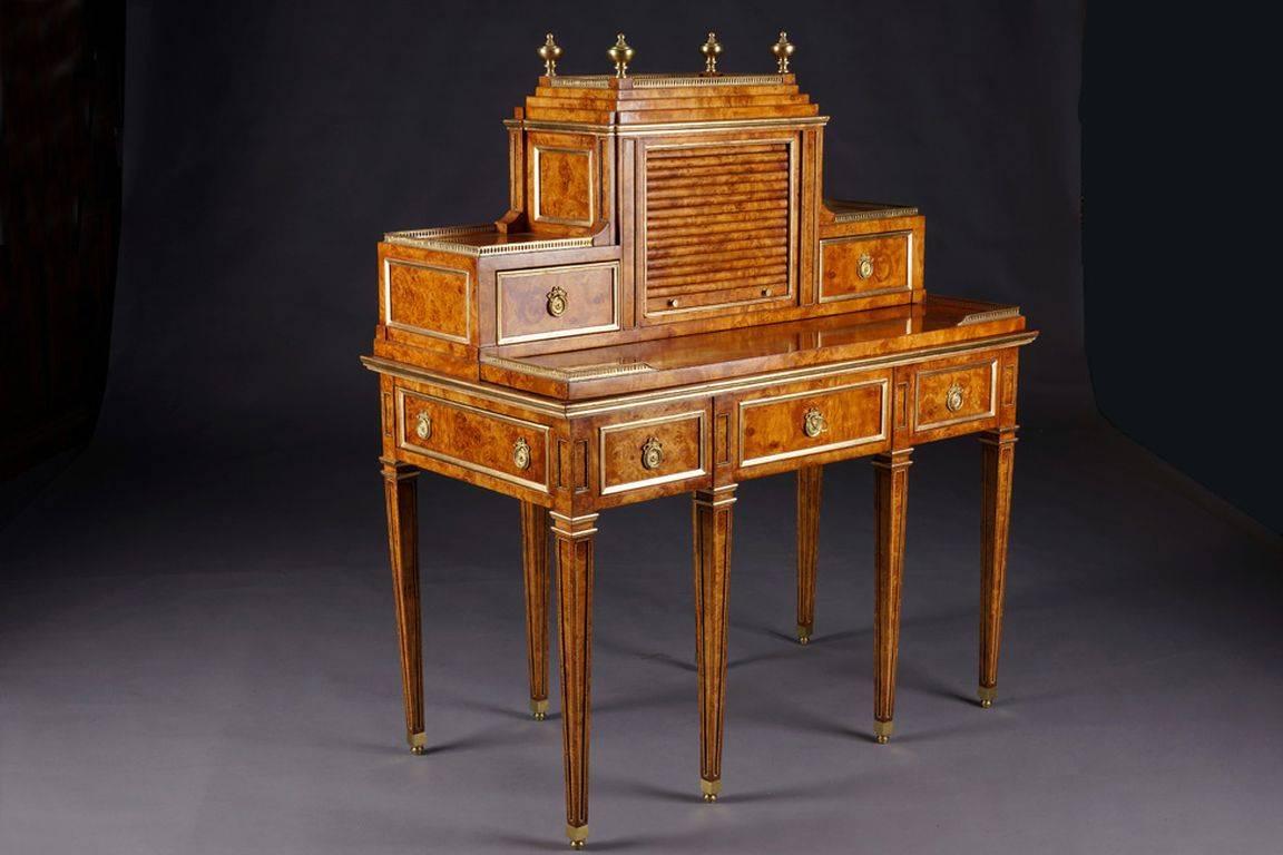 Writing desk or conversions table after David Roentgen (1780 -1795)
bird's-eye maple veneer on solid pinewood. On the front side one real and two false drawers, on the side a secret drawer over conical pointed, with brass beaded legs. The drawer