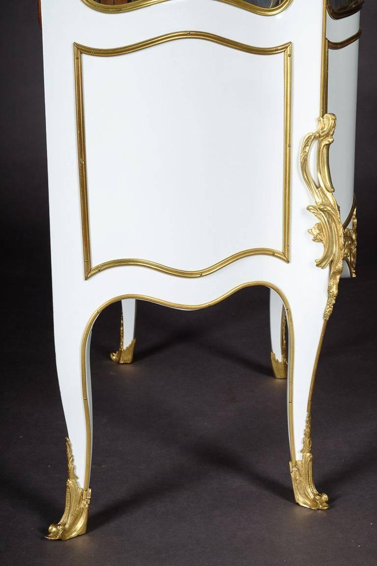 Bronze 20th Century Louis XV Style White Salon Vitrine For Sale
