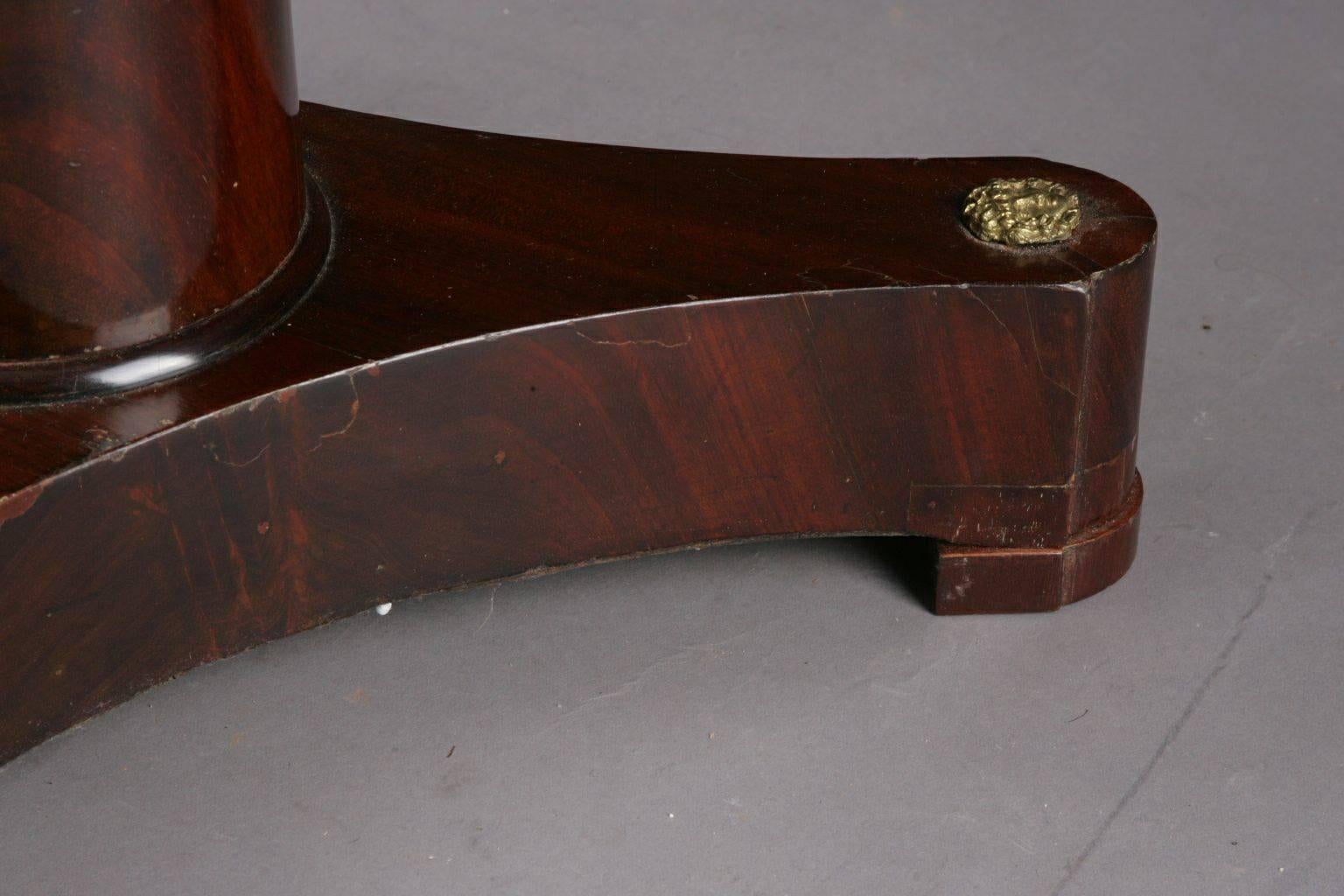 Französische Beistelltische in Lyra-Form mit geschwungenen Beinen aus dem 19. Jahrhundert, um 1815 im Angebot 3
