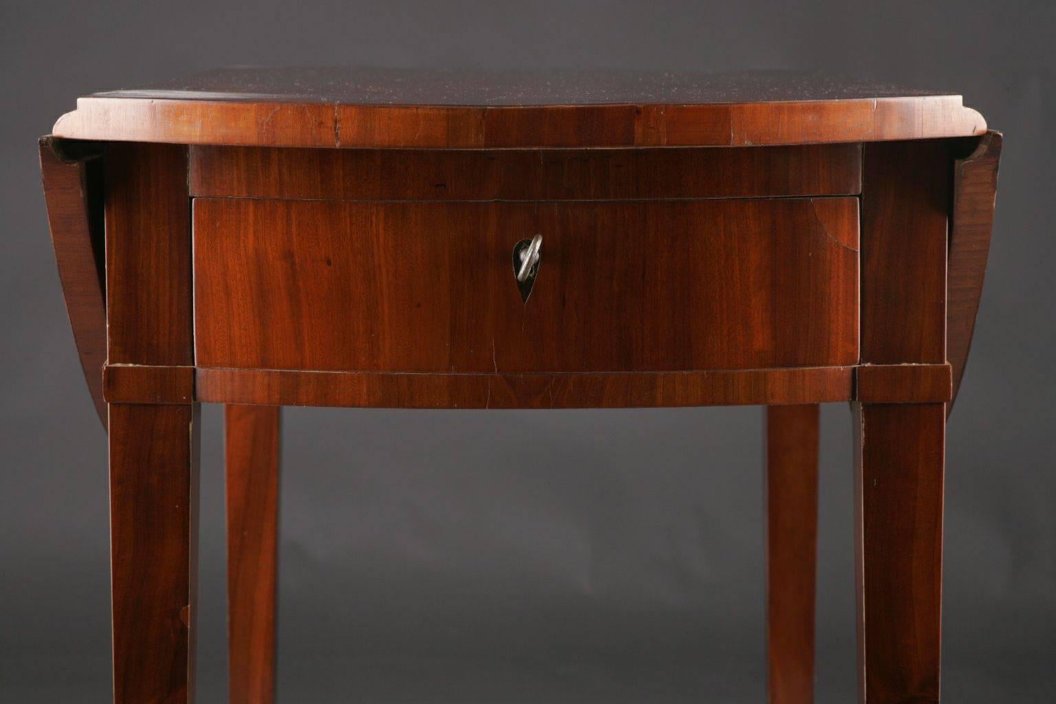 Table pliante Biedermeier du 19ème siècle Bon état - En vente à Berlin, DE