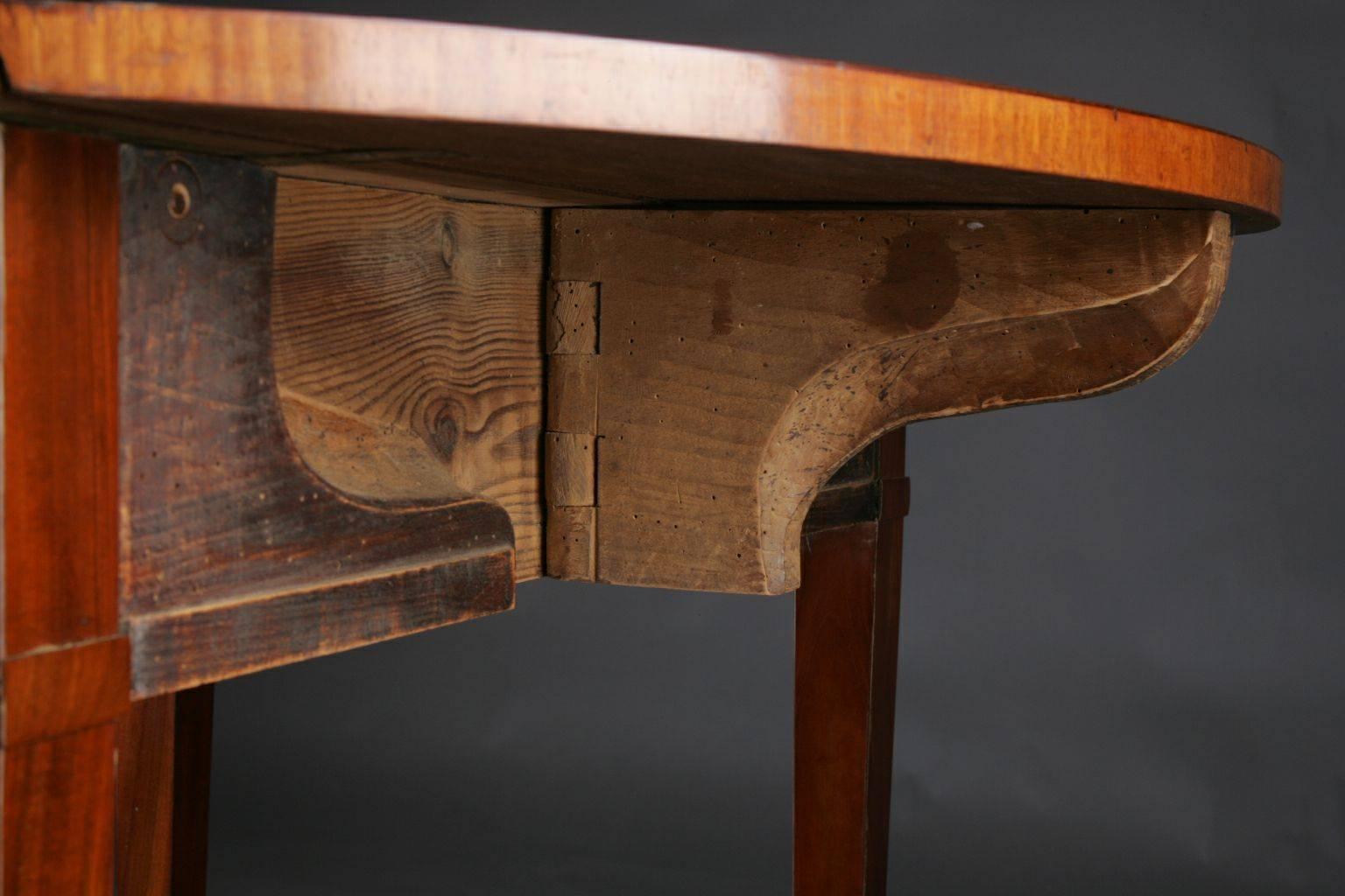 19th Century Biedermeier Folding Table or Pembroke Table For Sale 4