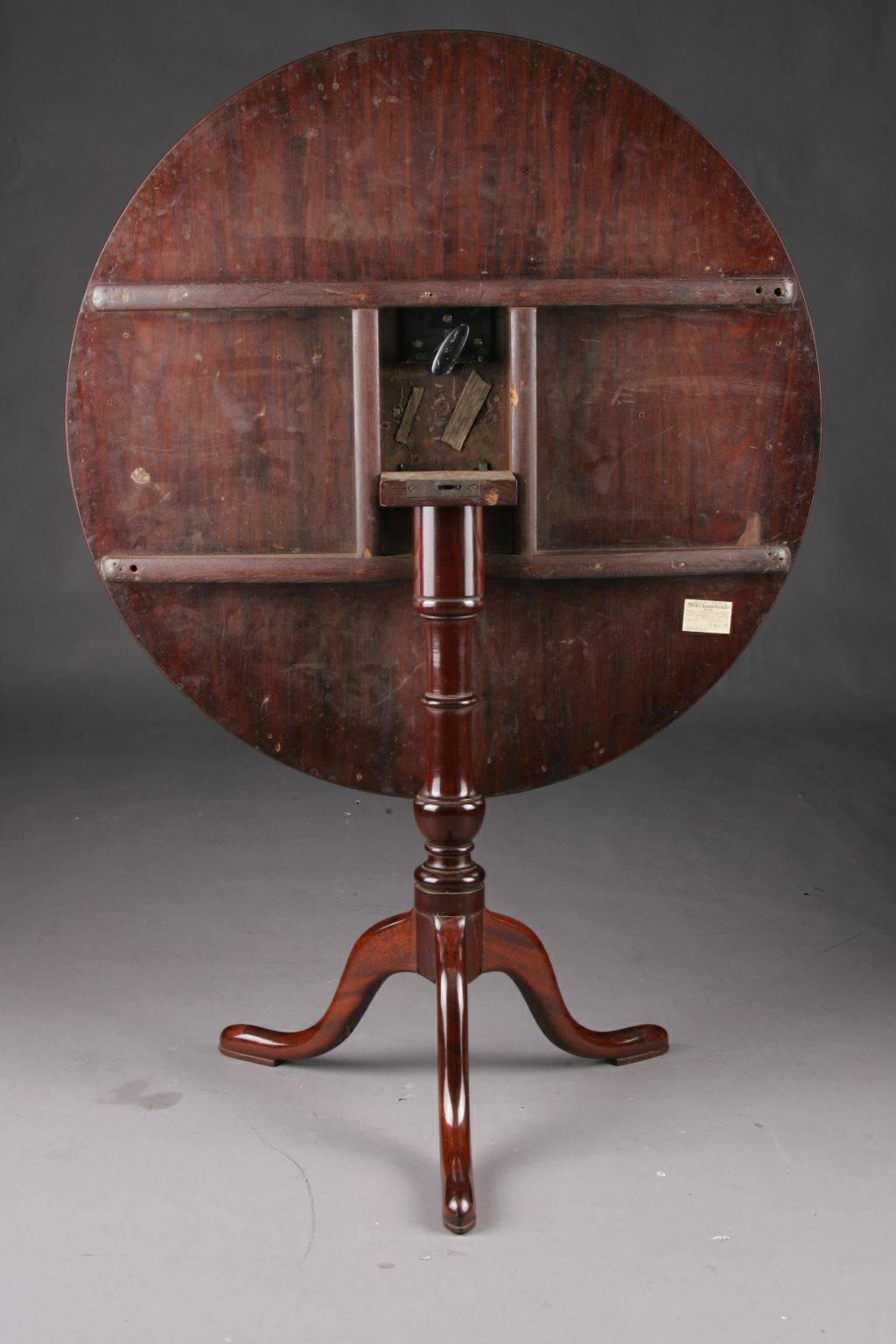 Regency Table pliante ou trépied de style Régence anglaise du 19ème siècle en vente