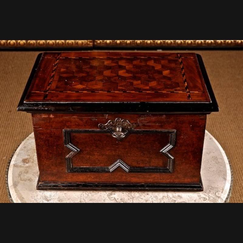 Original Baroque casket, circa 1720.
Dices on softwood. Wrought iron hinges and box locks.

(V-31).