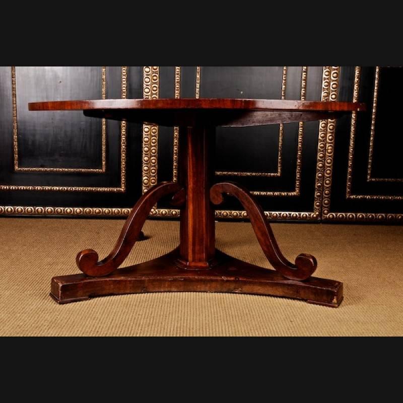 19th Century Biedermeier Style Mahogany Table In Good Condition For Sale In Berlin, DE