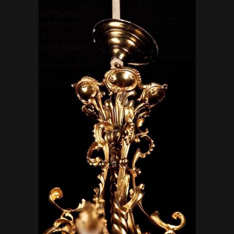 Antique chandelier Historism, circa 1870.
Finely chased and gilded bronze. Formerly gas operated. Multi-jointed shaft. Outgoing five flared luminaries. Facet cut, hanging glass inserts. Electrified.

(F-27).