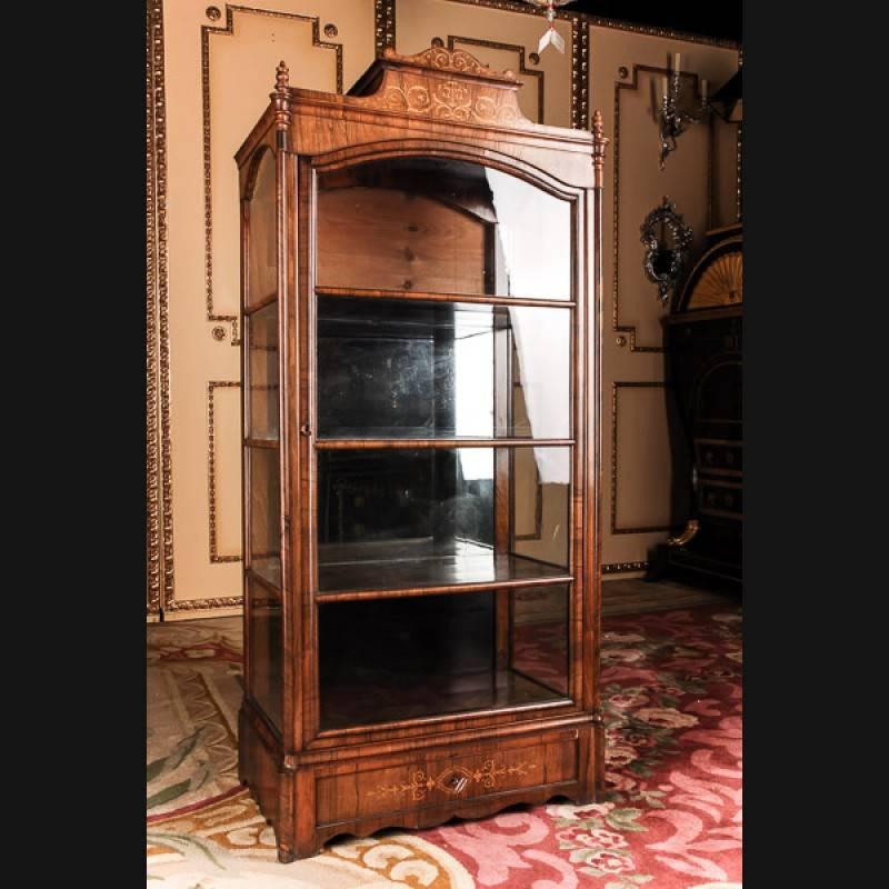 Three-sided glazed glass vitrine around 1825 in the sense of Karl Friedrich Schinkel. 
High-quality solid softwood. Recessed frame box. Architecturally arranged front with flanking columns, turned capitals and bases. Three-sided sprout-glazed