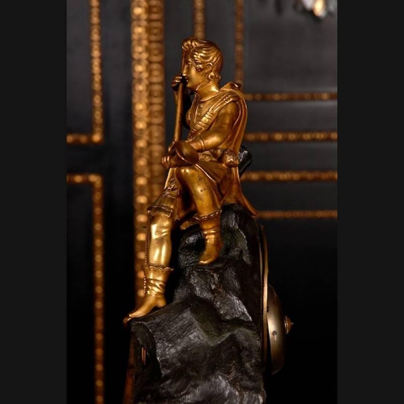 Kaminuhr mit Anhänger aus Bronze im Napoleon-III-Stil des 19. Jahrhunderts im Zustand „Gut“ in Berlin, DE