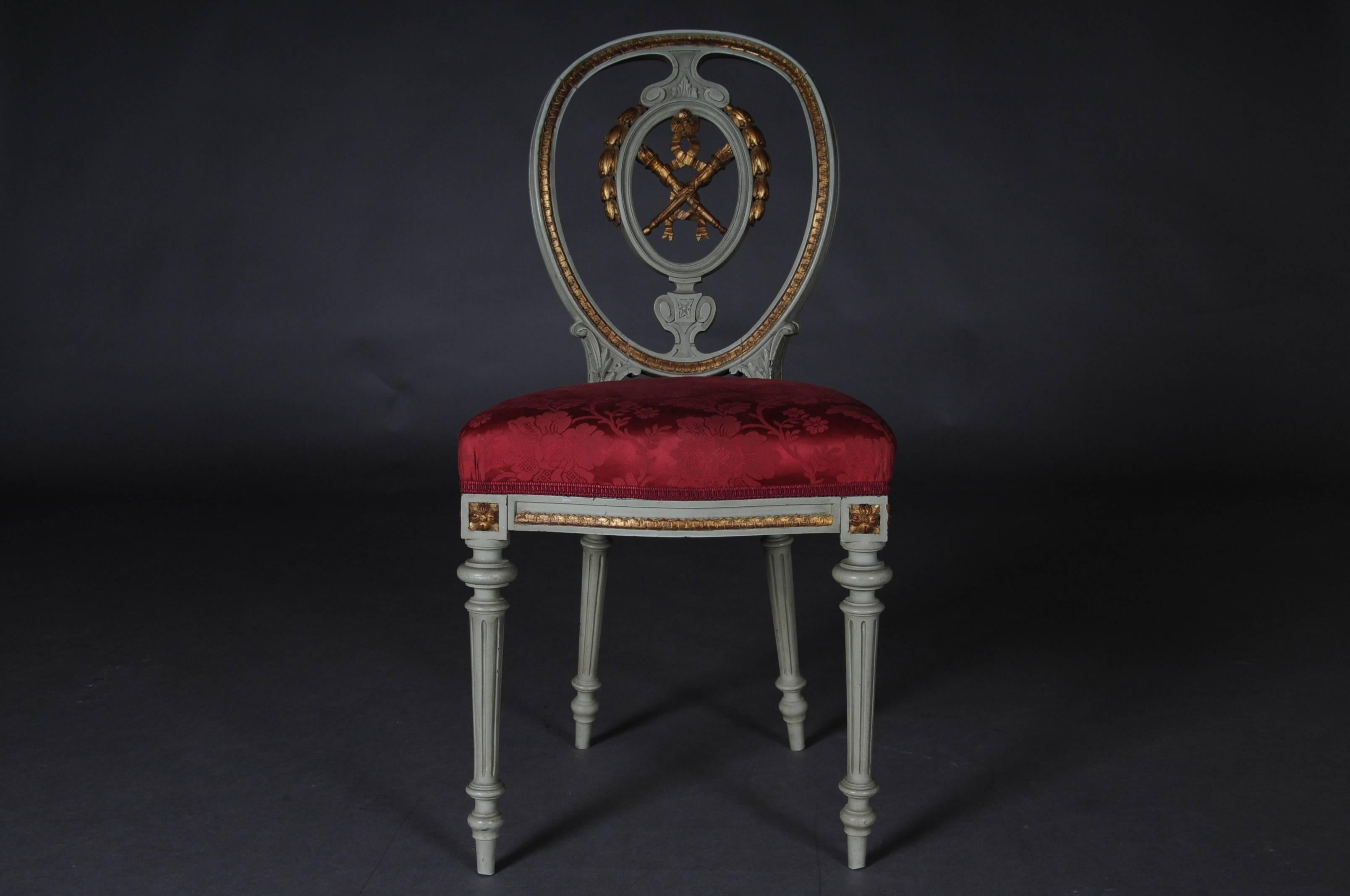 Solid wood, colored and gilded. Cambered and carved frame on carved, tapering legs. Oval backrest frame with rich carving which is partially gilded. The seating area has a Classic, Classic upholstery.


(C-131)