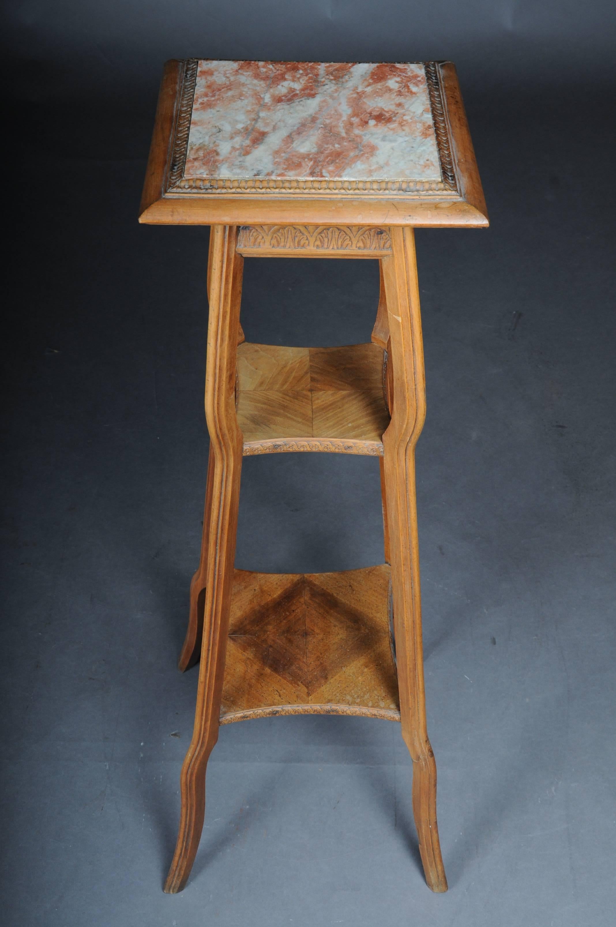 Solid walnut. Extremely Art Nouveau / Art Nouveau flower stand étagerè. Slightly overlapping cover plate marbled. Etagere standing on four filigree legs which extends to the frame of the cover plate.
Extremely elegant and decorative.

(G-71).