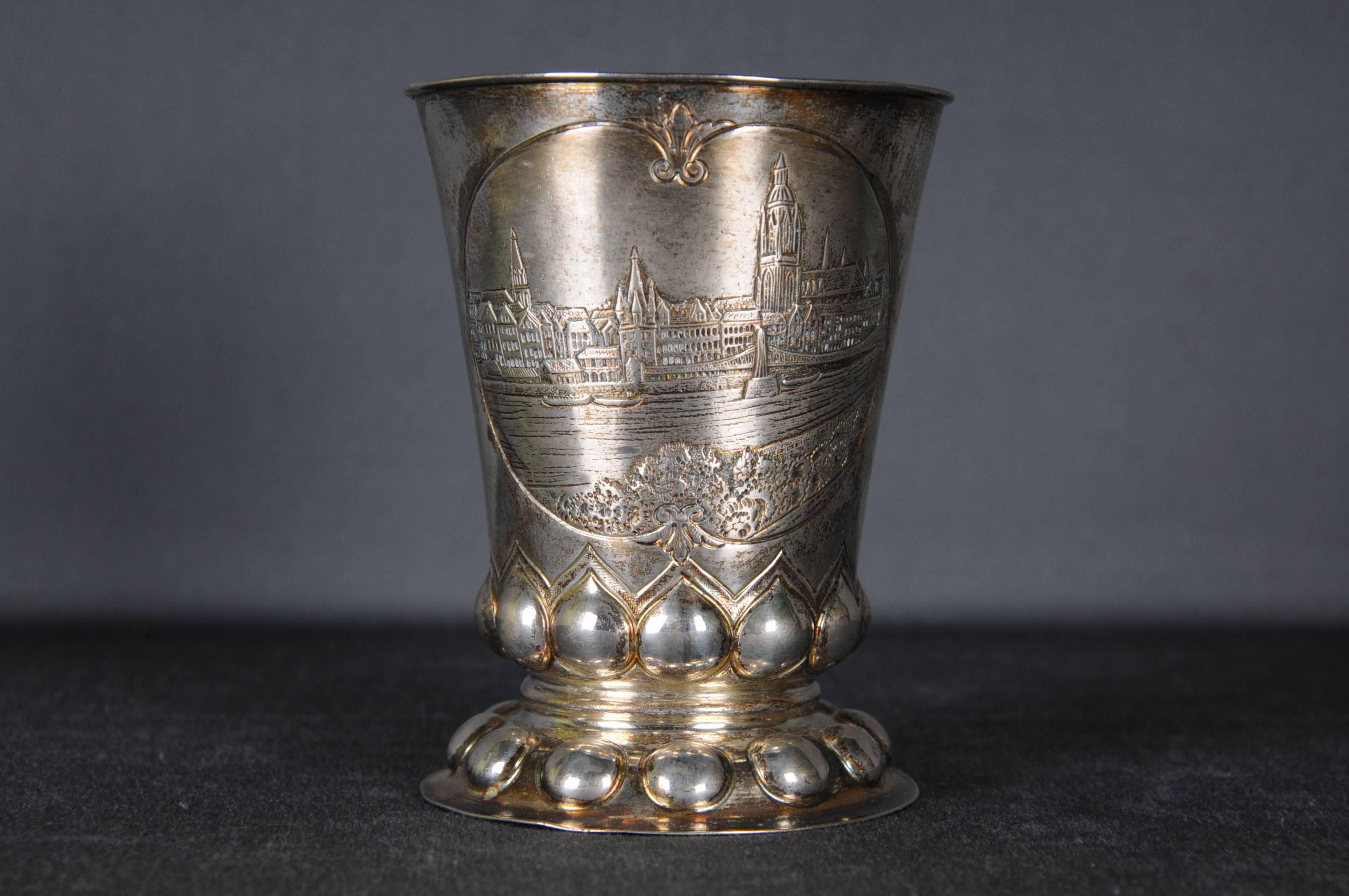 Antike Silber-Fußbecherschale 800er Silber Germany Cup, vergoldet, deutsche Stadtansicht  (Gold) im Angebot