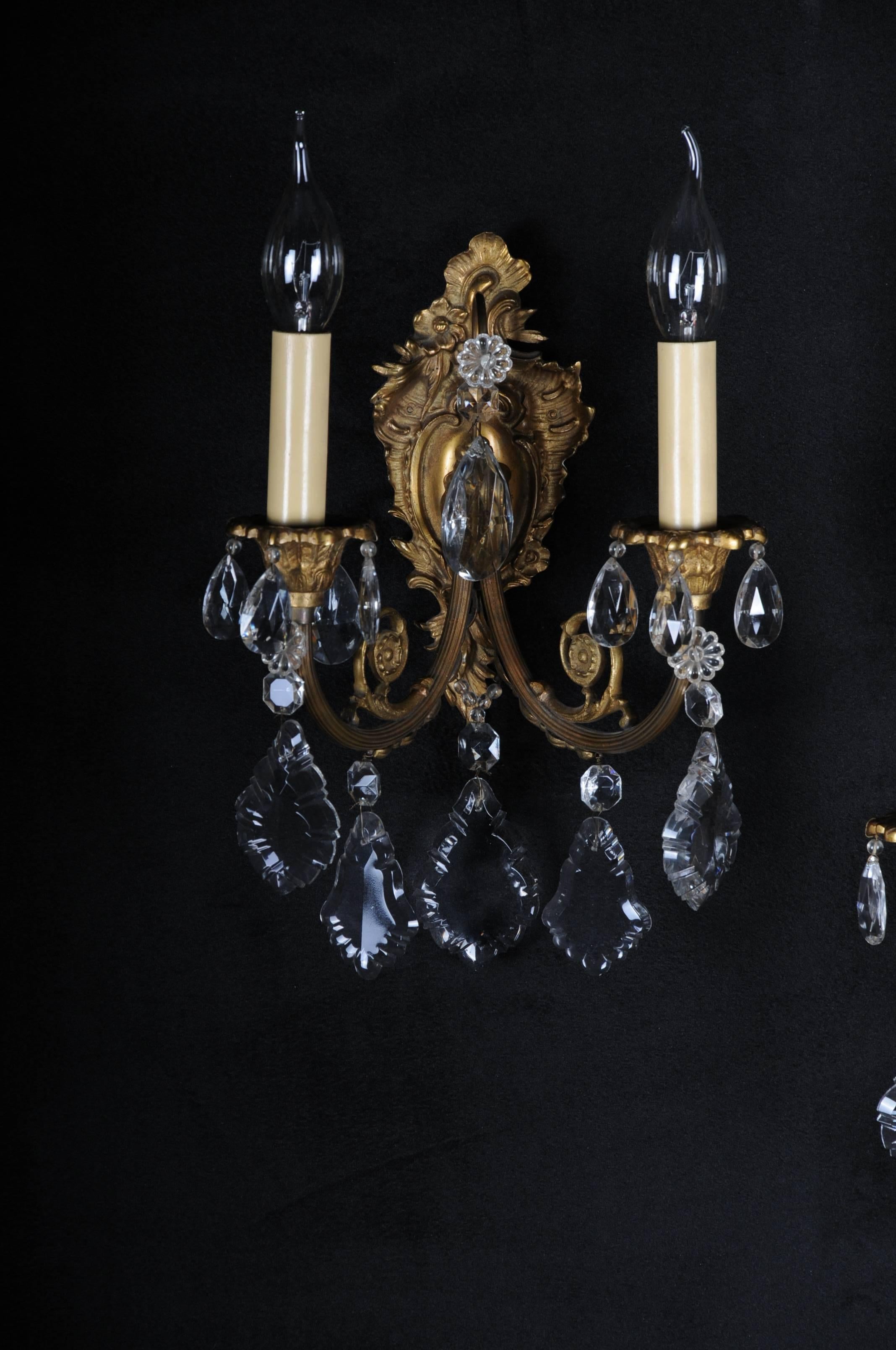 Pair of Baroque sconces / applique, circa 1930.

Bronze decorated each two flames. With faceted crystal prism hangings. Electrified.


(F-69).