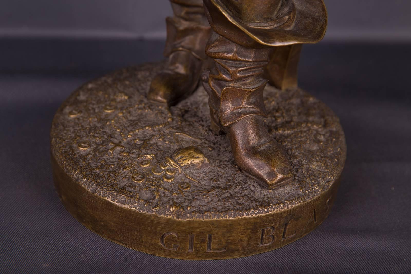 A heavily armed Cavalier with a bowed head looking down on the ground. Extremely finely chiselled bronze. Centre engraved on the base: GIL BLAS. LEVEQUE is also signed on the base.



 (V-70).