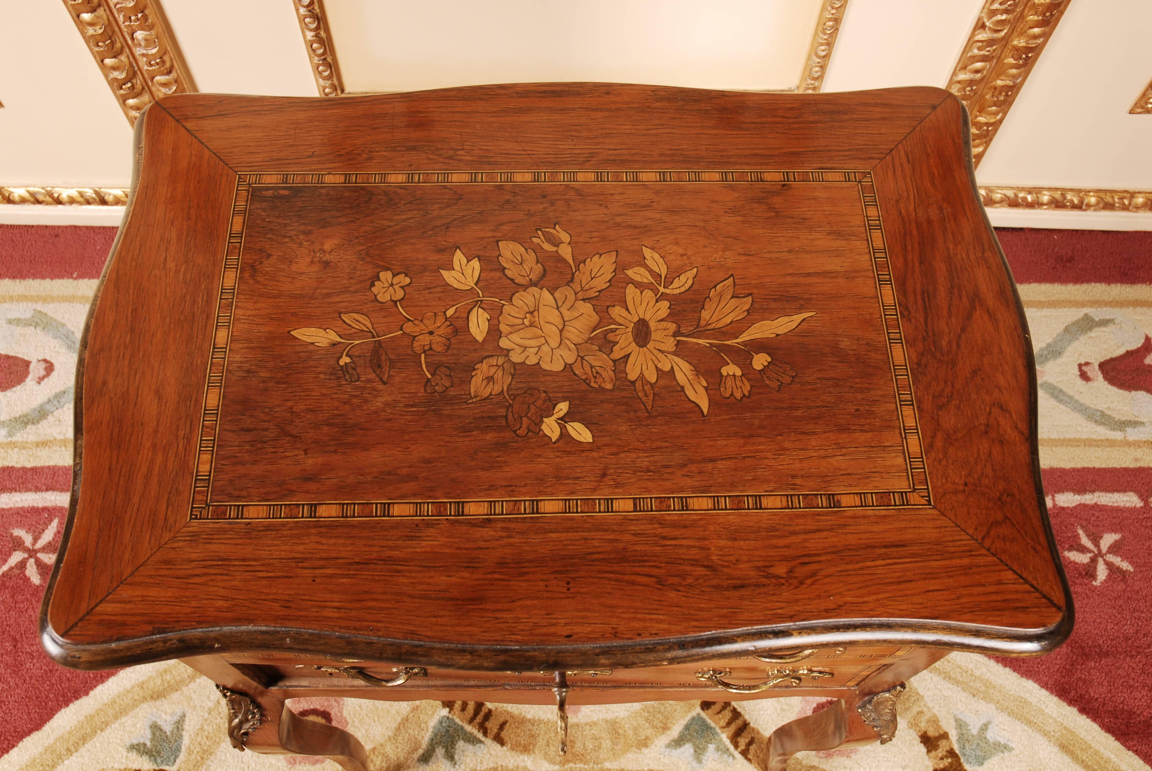 Veneer 19th Century Louis XV Style Curved-Legs Side Table