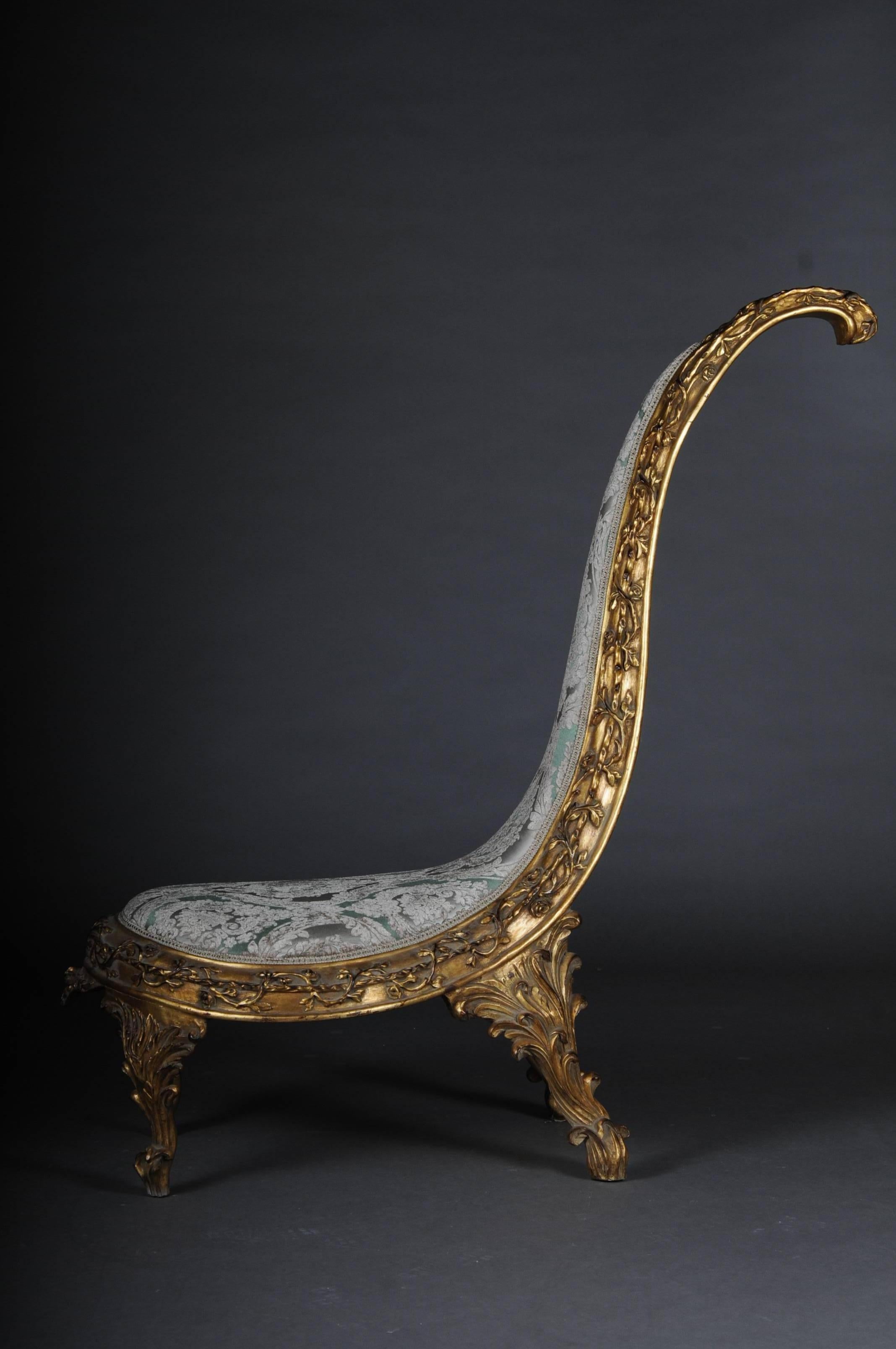 Solid beechwood, carved and gilt gilded. Strak crocheted frame on four curly, also heavily ornate legs. An absolute eye-catcher. Seat and backrest are finished with a historical, classic upholstery.


(B-Dom-89).