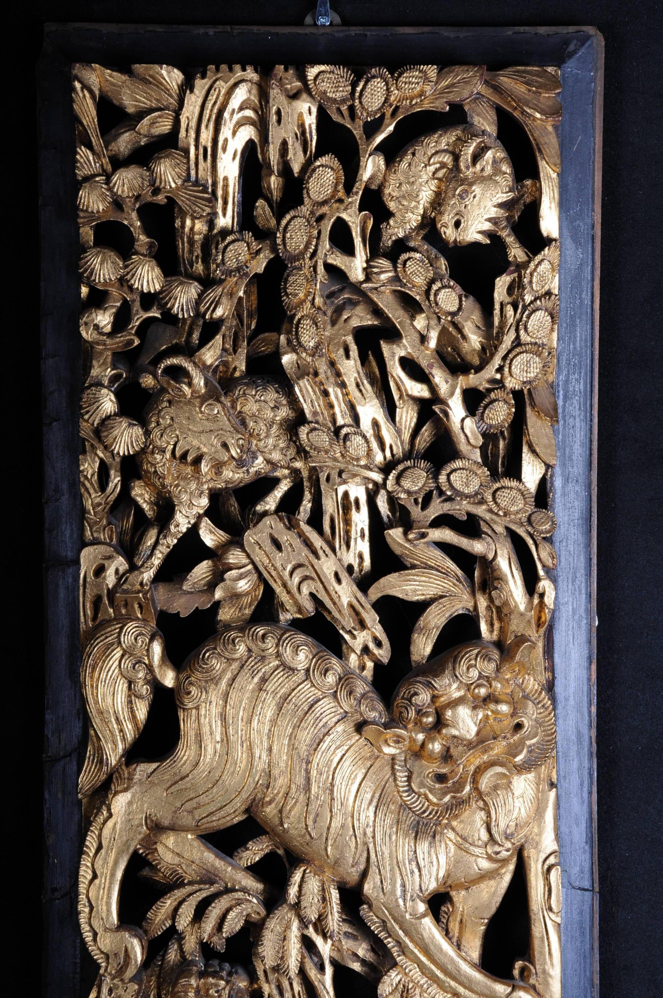 Verziertes dekoratives Element, Tafel in Gold gefasst. Mit Tierfiguren aus der chinesischen Mythologie.

(V-146).