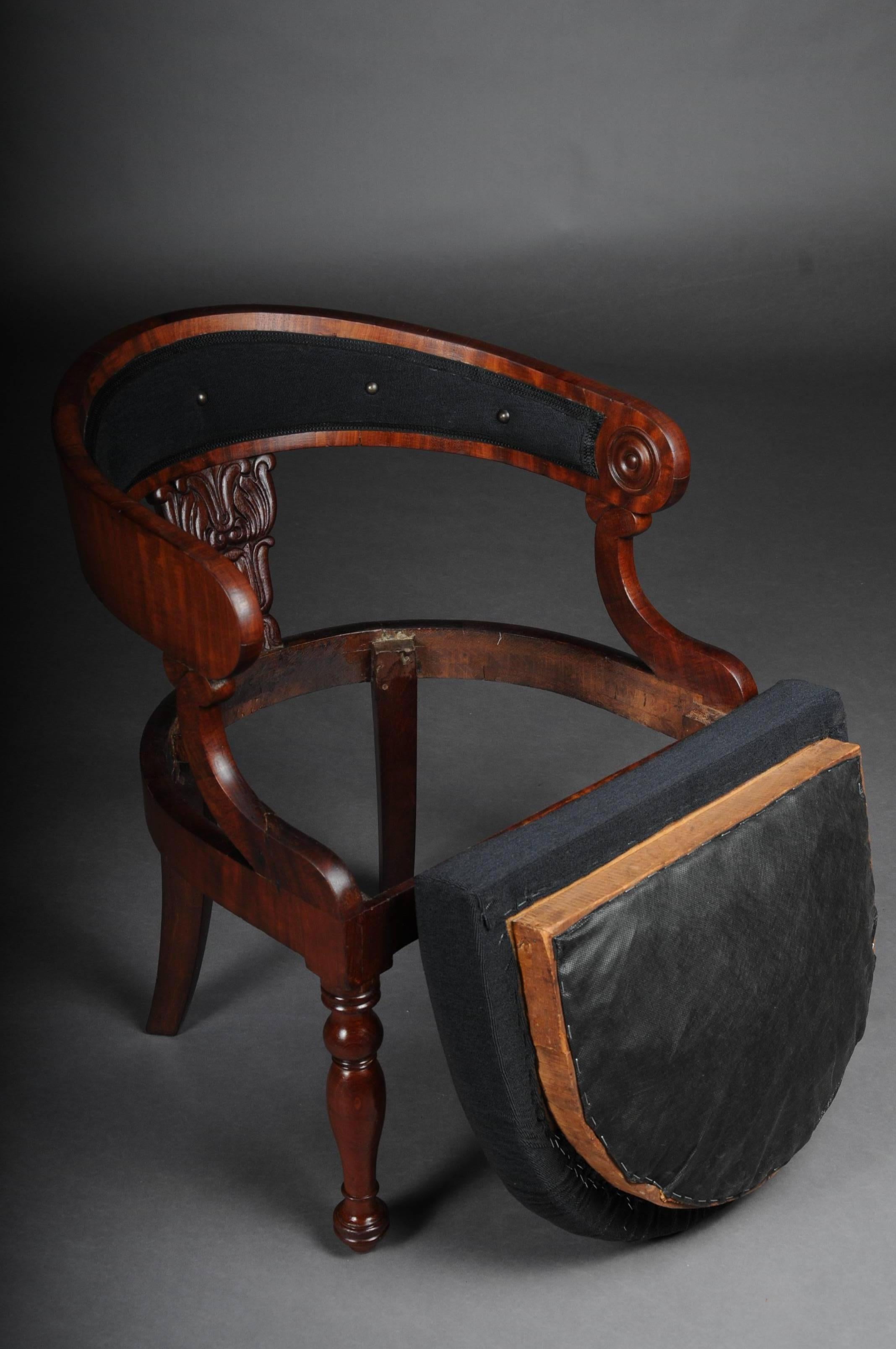 Antique Empire / Biedermeier Armchair, circa 1810, Mahogany In Good Condition For Sale In Berlin, DE