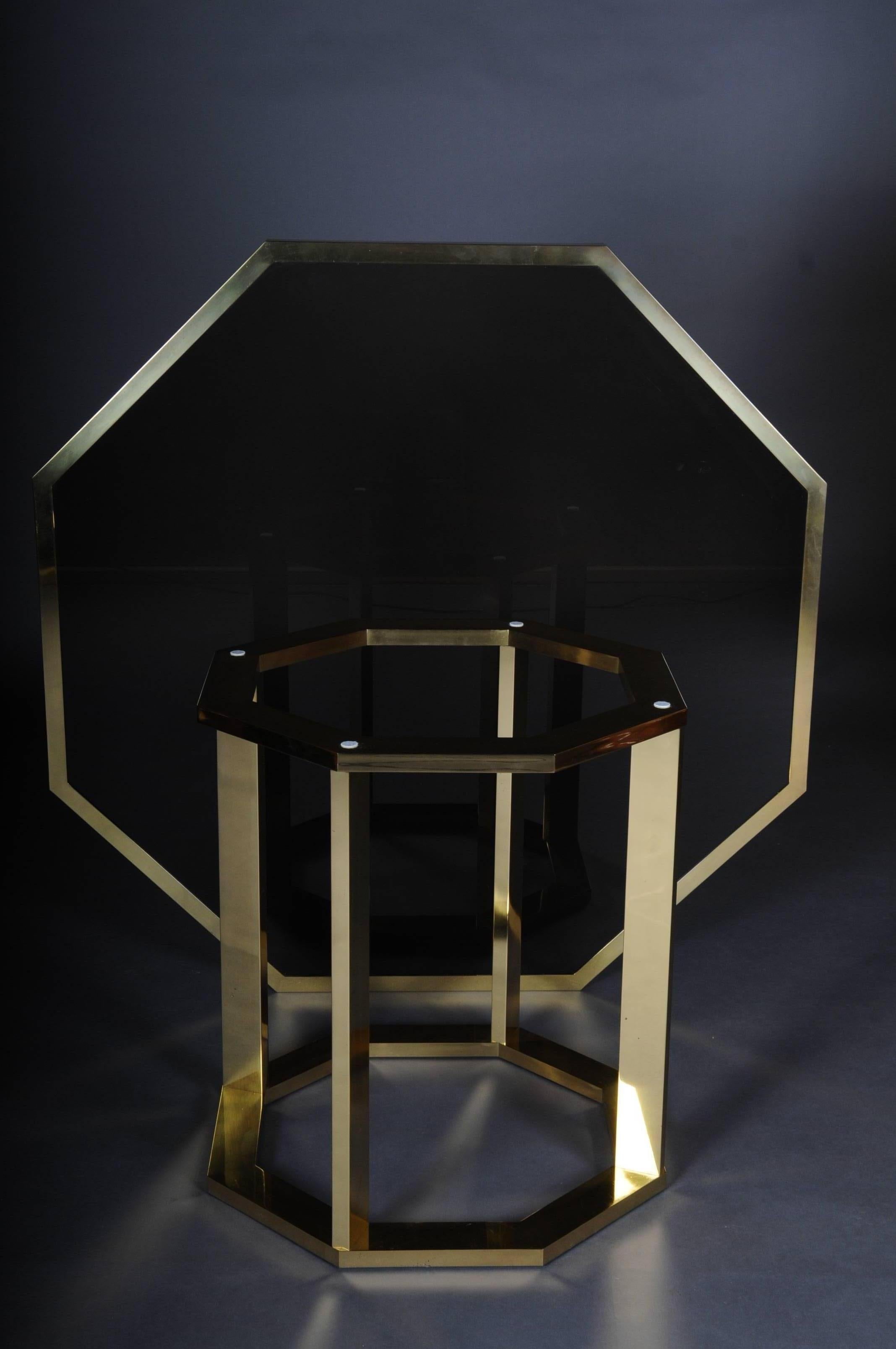 Frame and cover plate are finished in highly polished brass. Octagonal top plate with tinted glass. Extremely decorative and guaranteed a real eye-catcher. Very heavy and high quality work.