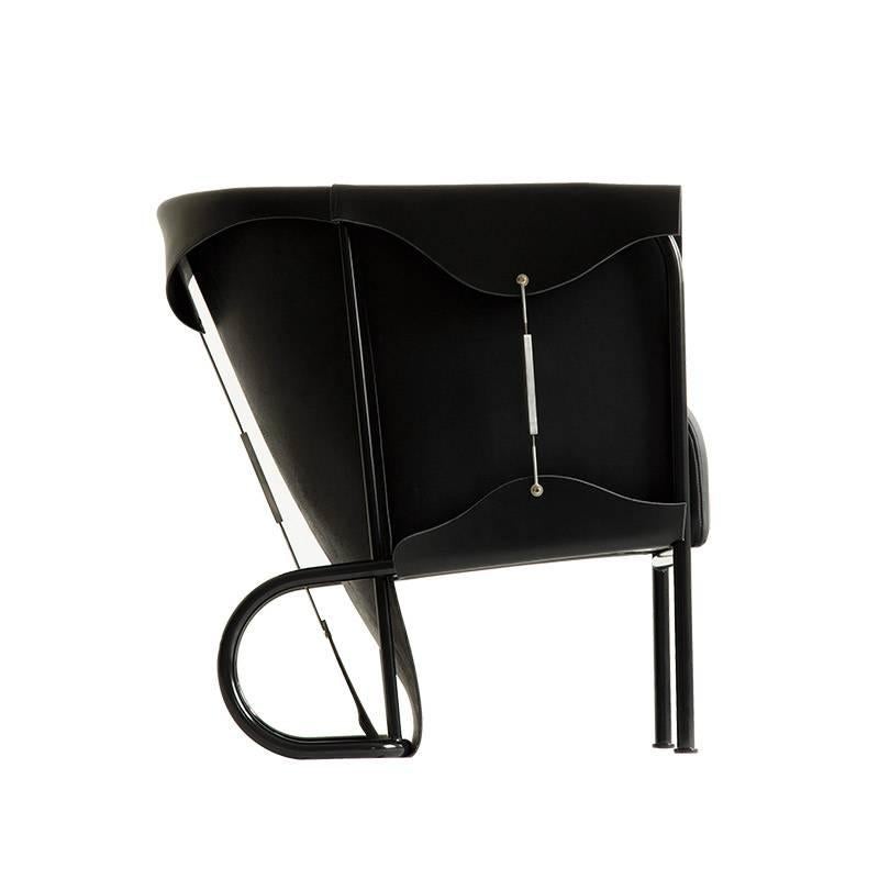 Fashion designers dress one common frame in various ways. This chair is an
exploration in draping a seat frame and uses elements similar to high fashion.
The leather has been bent and draped over both straight and curved shapes
to create depth