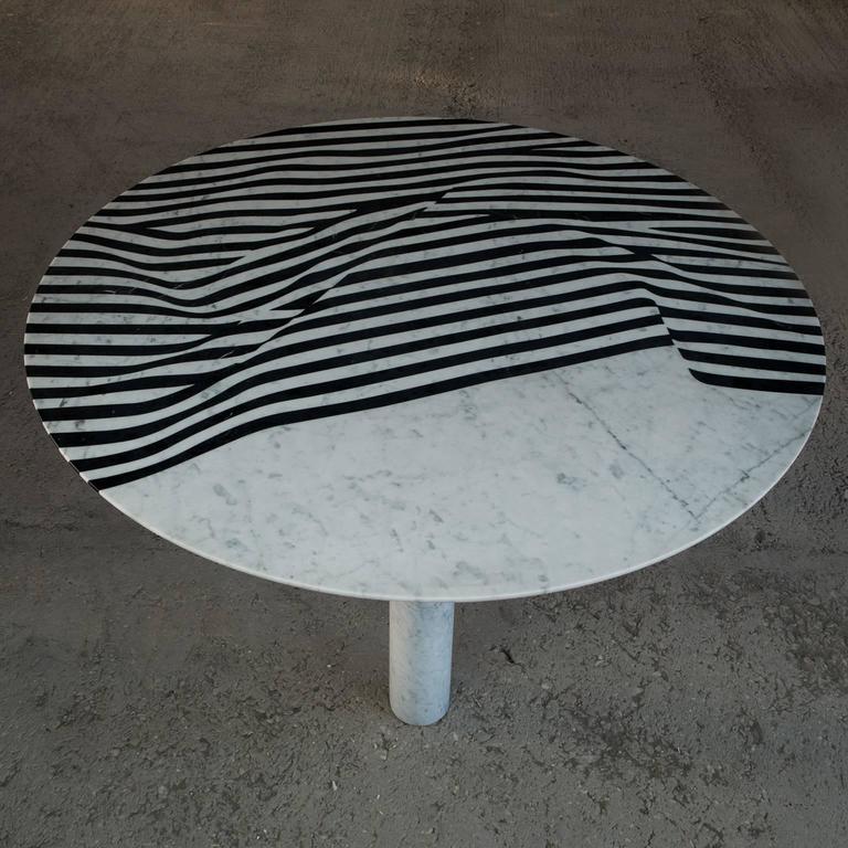 Veiled Round Dining Table, Contemporary Inlaid Black and White Marble For Sale at 1stDibs