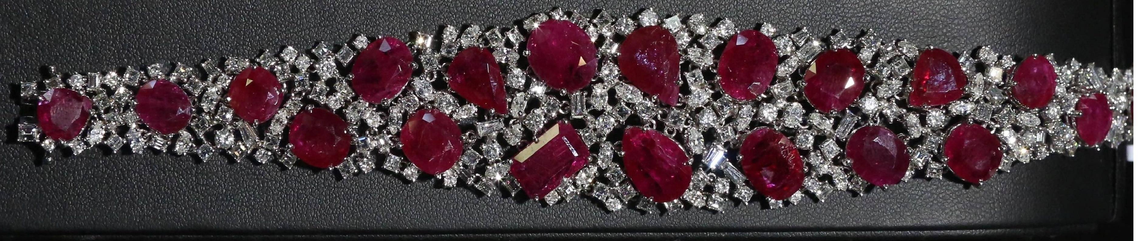 20th Century Rare Important Estate GAL Certified 60ct 18-karat Gold Ruby Diamond Bracelet For Sale