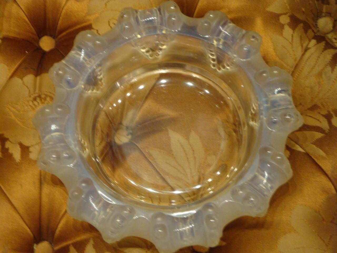 Important Lalique Opalescent Leaf Bowl Vase Collection In Good Condition For Sale In New York, NY