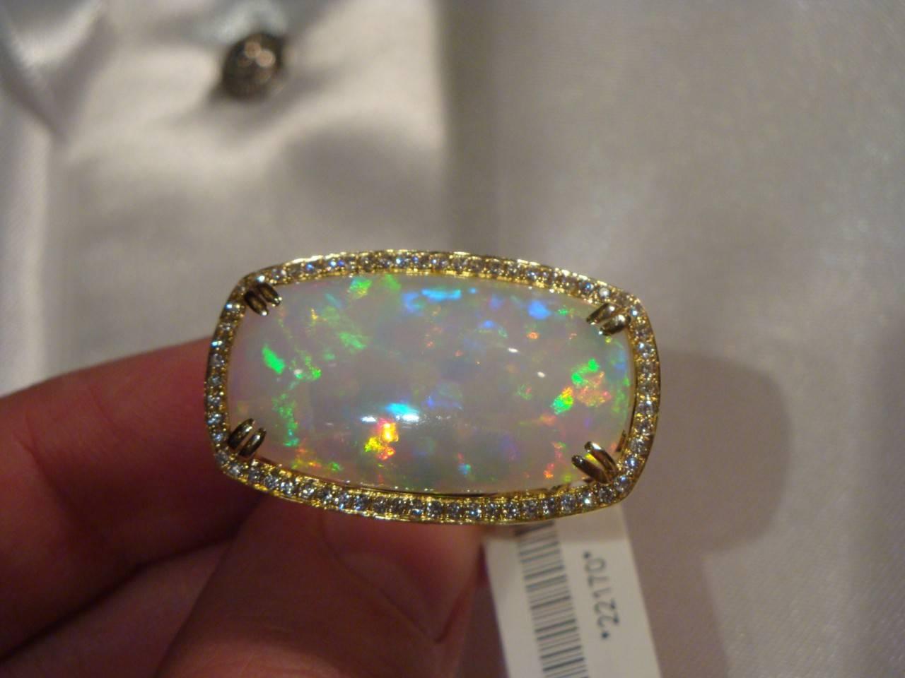 20th Century Rare Magnificent 20-Carat Large White Fire Opal Diamond 18-Karat Gold Ring For Sale