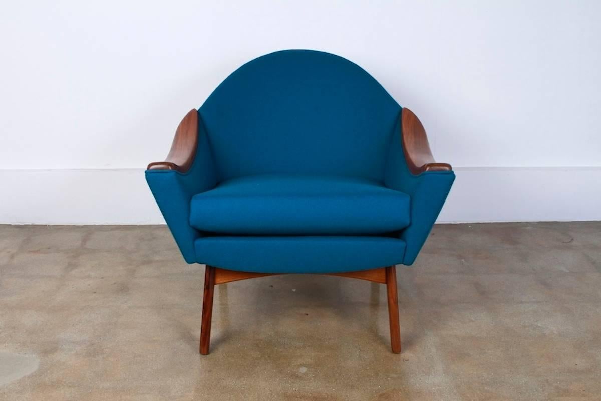 Adrian Pearsall Mid-Century Mama & Papa Bear chairs in blue Maharam wool fabric

Origin: America

Period: Mid-Century

Materials: Stained wood, blue Maharam wool fabric

Condition: Excellent. Newly reupholstered and restored.

Dimensions