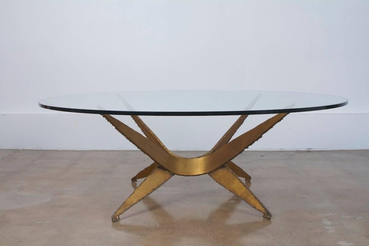 Silas Seandel Mid-Century steel Brutalist coffee table with round glass top

Origin: USA

Period: Mid-Century

Materials: Steel, glass

Condition: Excellent, wear consistent with age and use

Dimensions: 
W 45