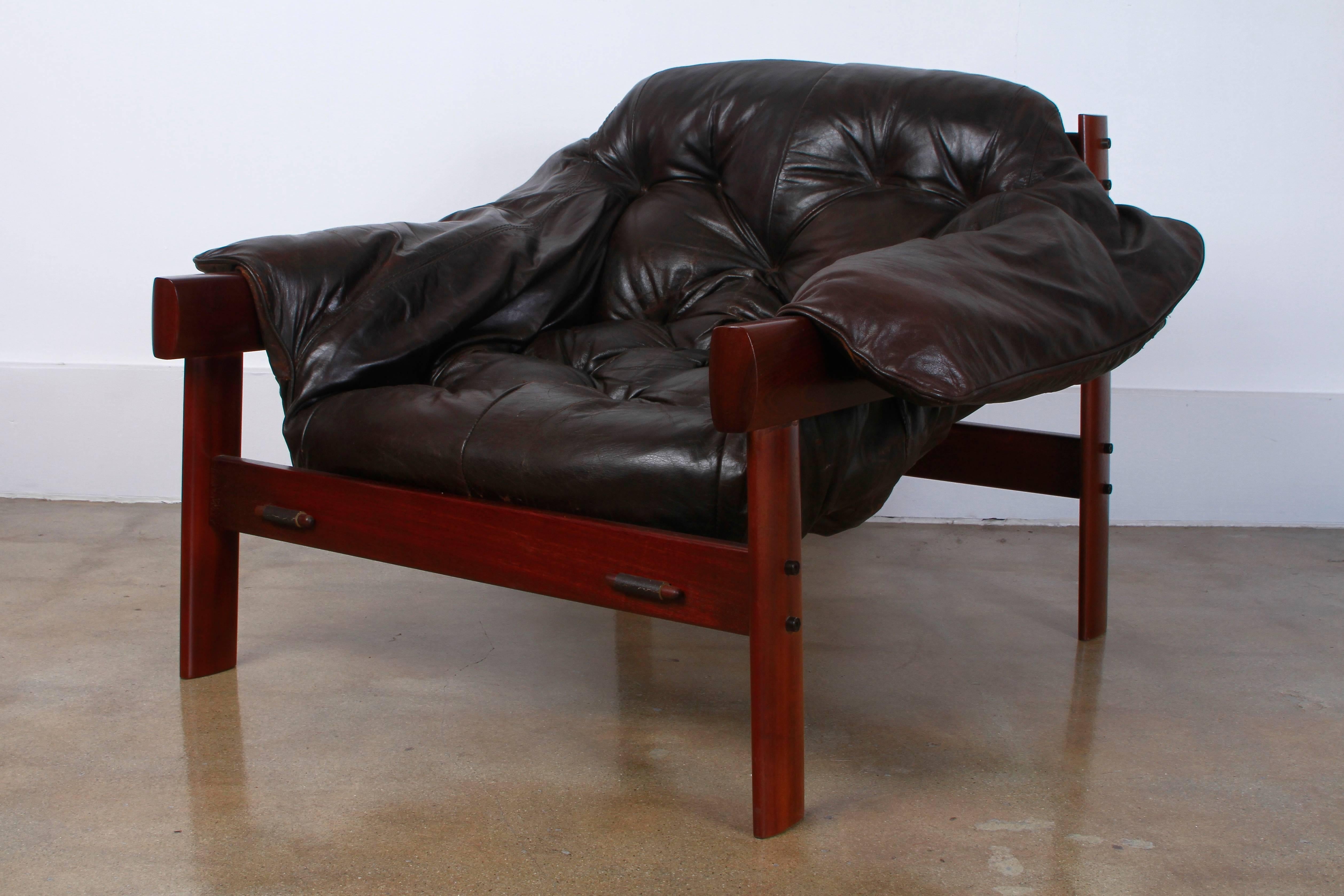 Percival Lafer Mid-Century rosewood and tufted black leather lounge chair with ottoman
Origin: Brazil
Period: Mid-Century
Materials: Stained rosewood, tufted black leather
Condition: Excellent.

    