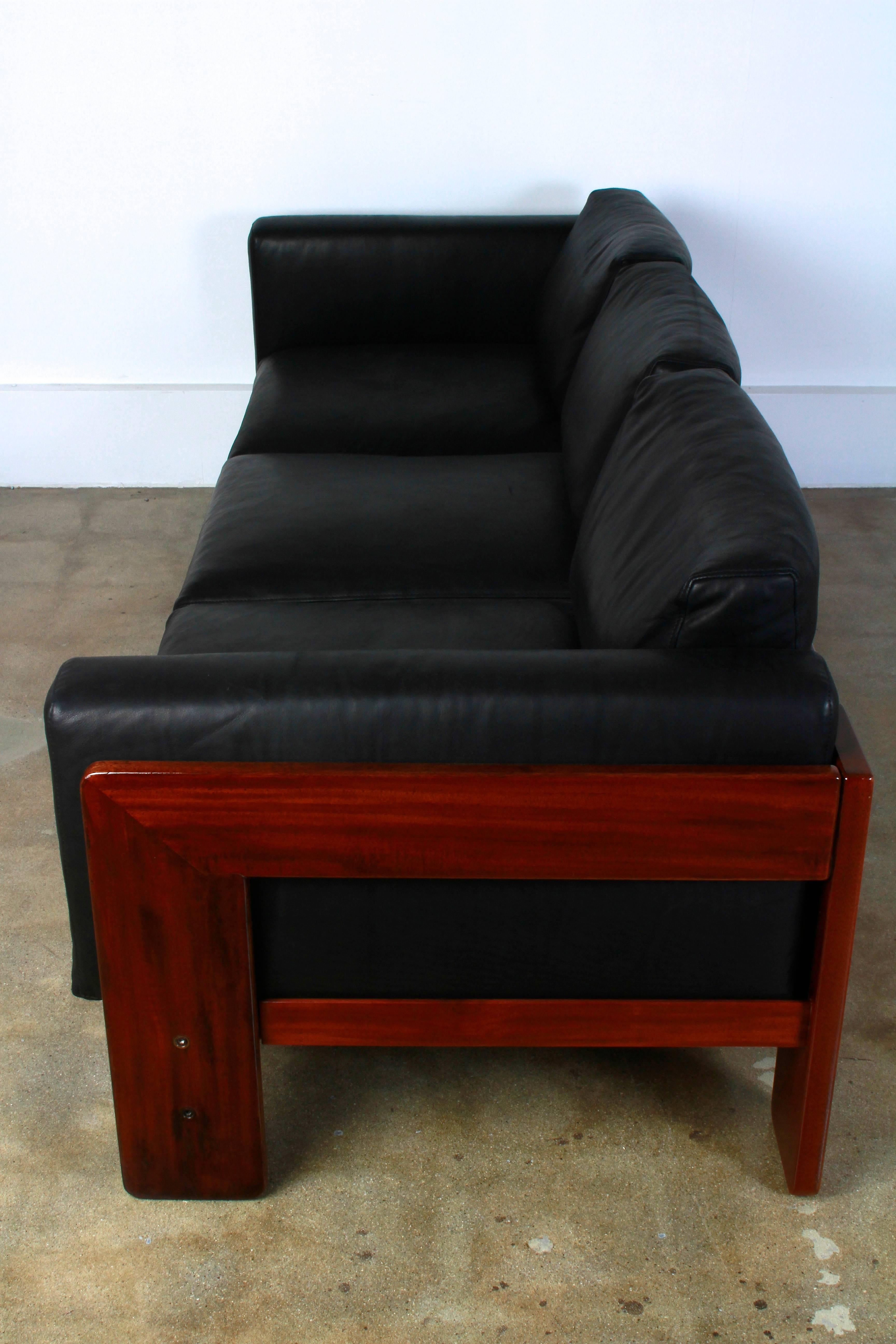 Tobia Scarpa "Bastiano" Mid-Century walnut sofa with down filled black Italian leather cushions.
Origin: Italy
Period: Mid-Century
Materials: Walnut, Italian leather
Condition: Excellent. Newly restored.
 