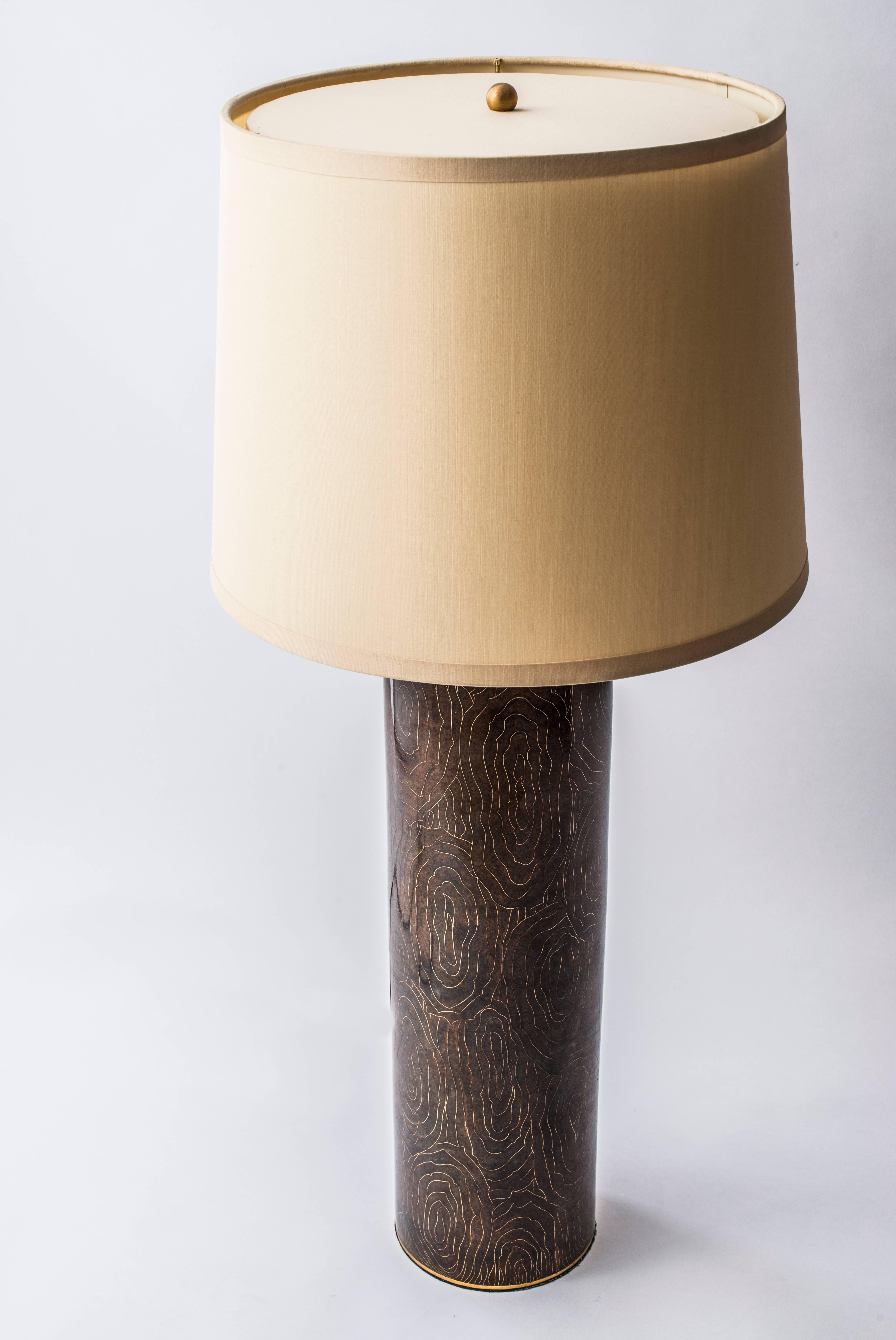 Other Robert Kuo for McGuire Buche Amber Wood Grain Table Lamp, Cloisonne For Sale