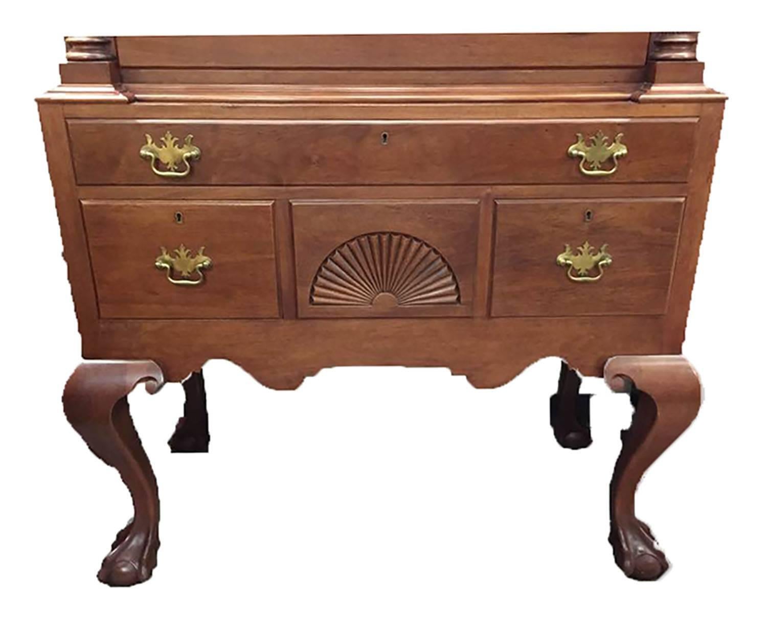 Colonial Williamsburg Chest on Chest Highboy In Good Condition For Sale In Wheaton, IL