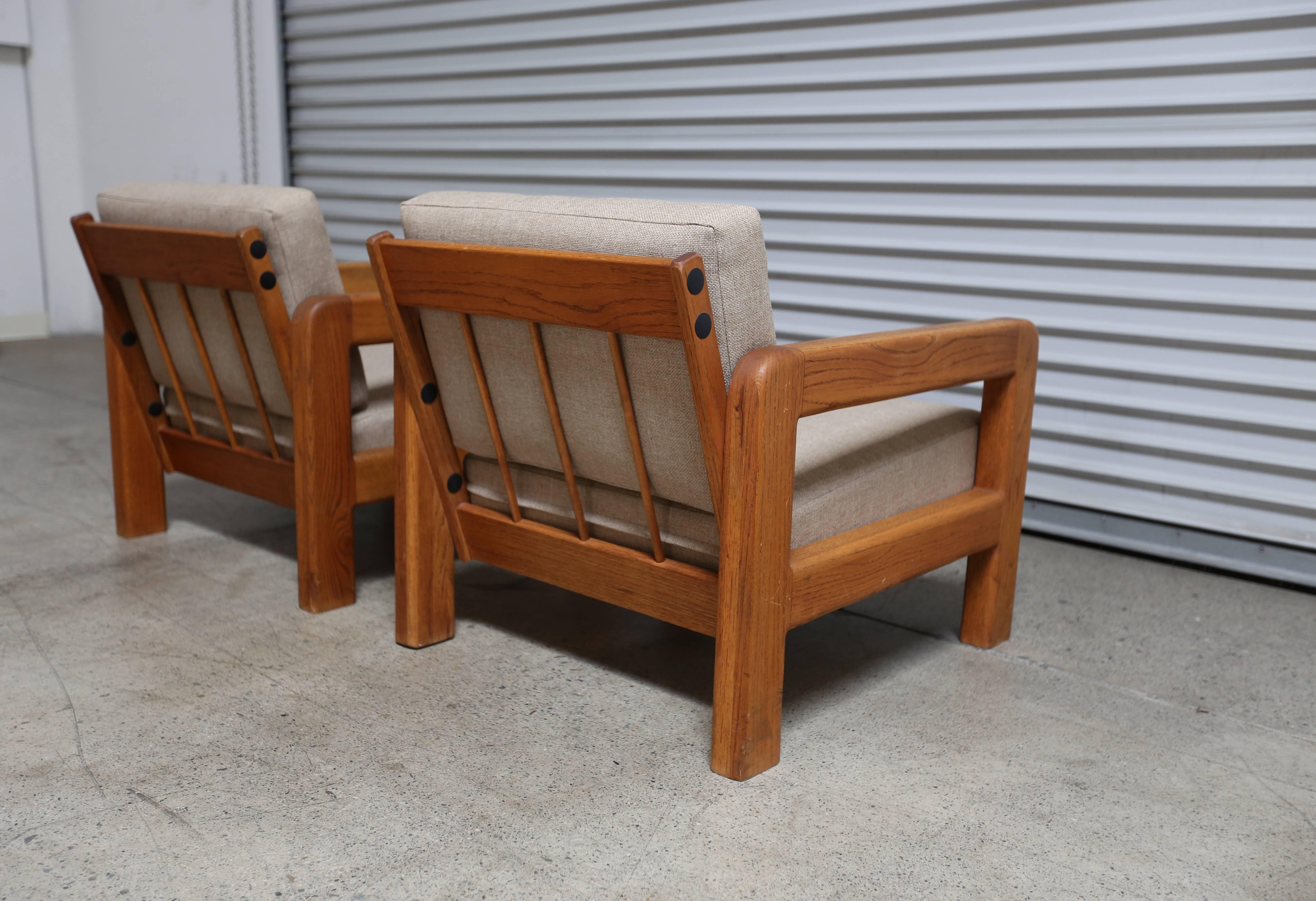 Pair of Modernist Oak Lounge Chairs 1