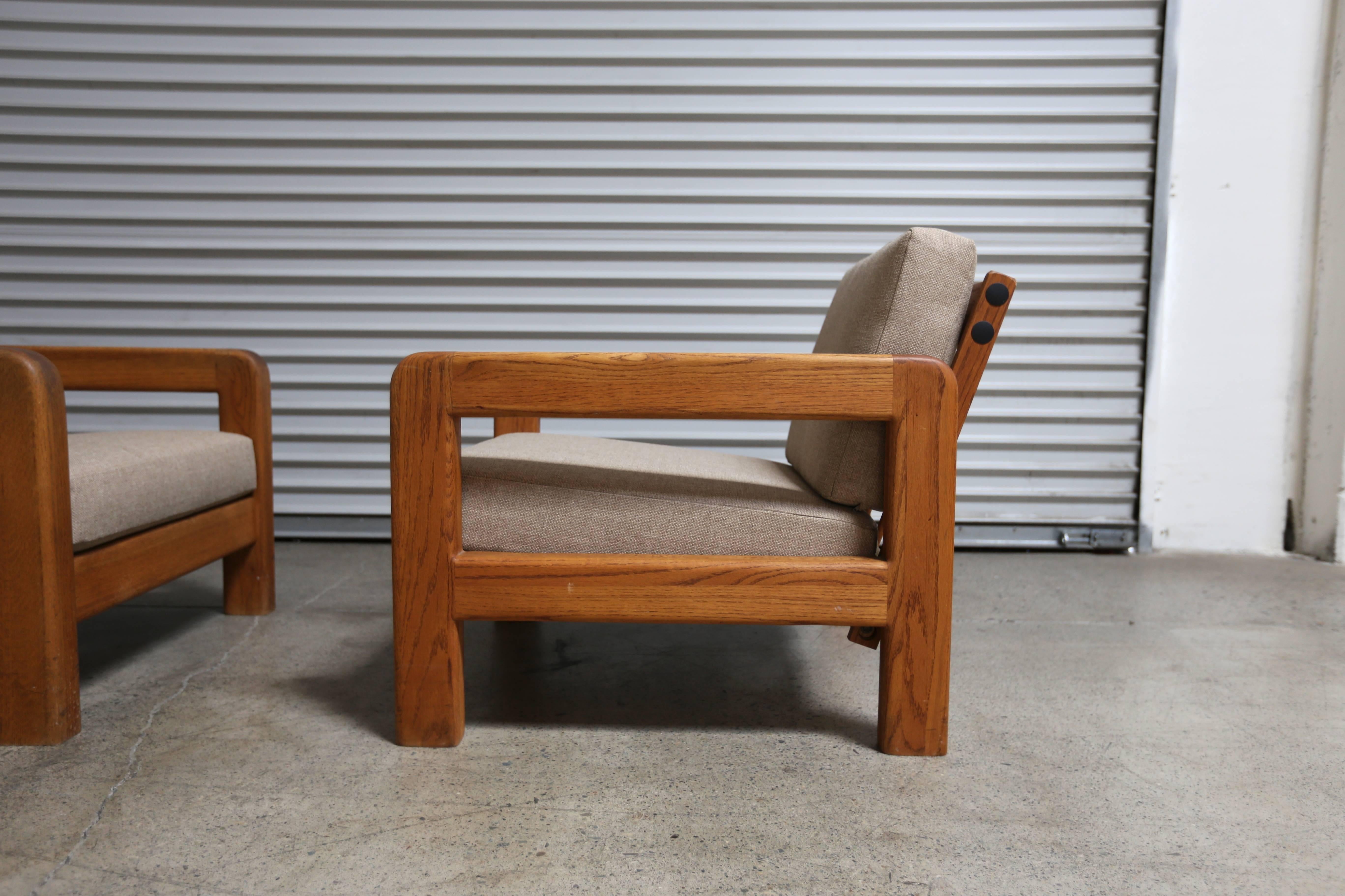 North American Pair of Modernist Oak Lounge Chairs