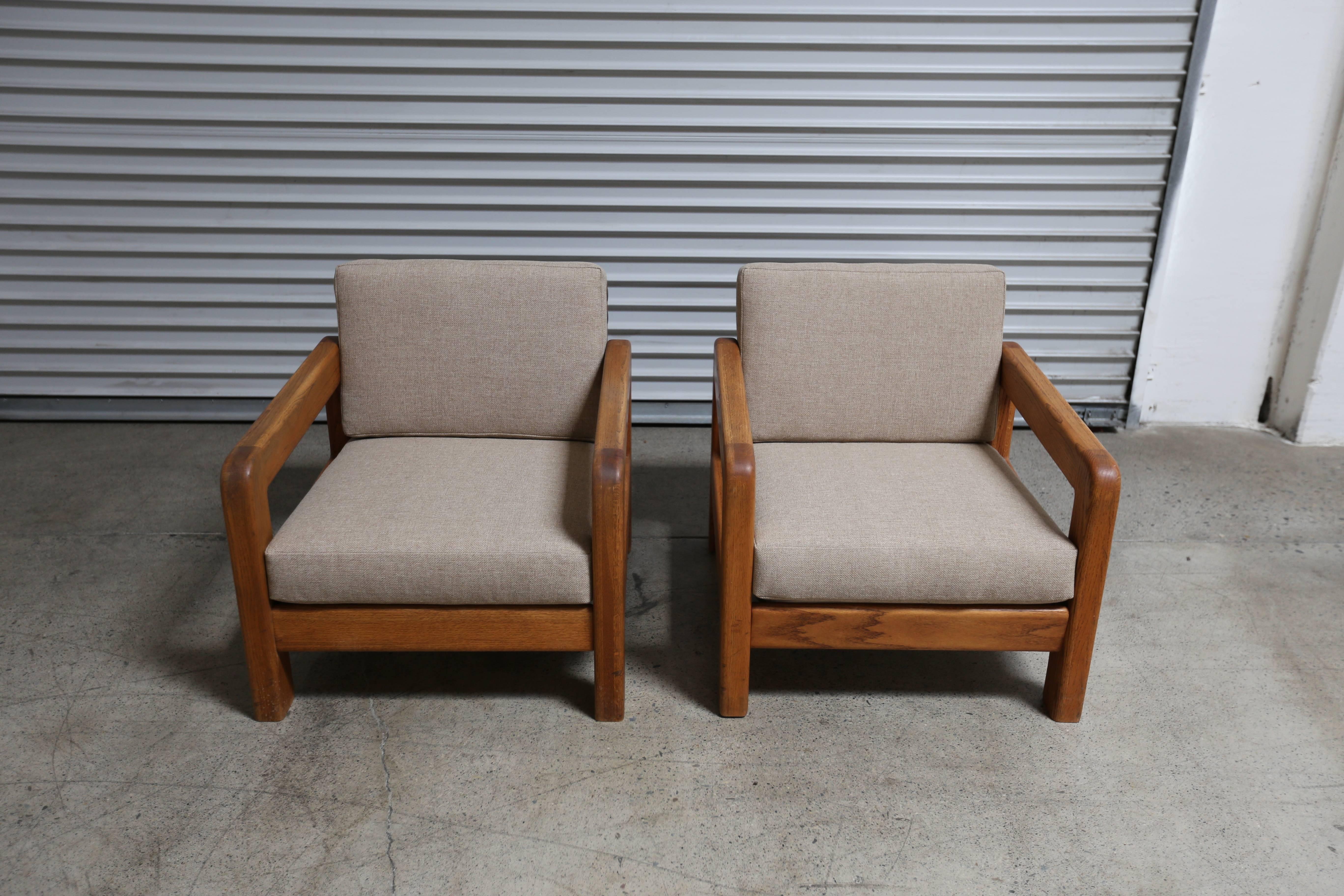 Pair of Modernist Oak Lounge Chairs 3