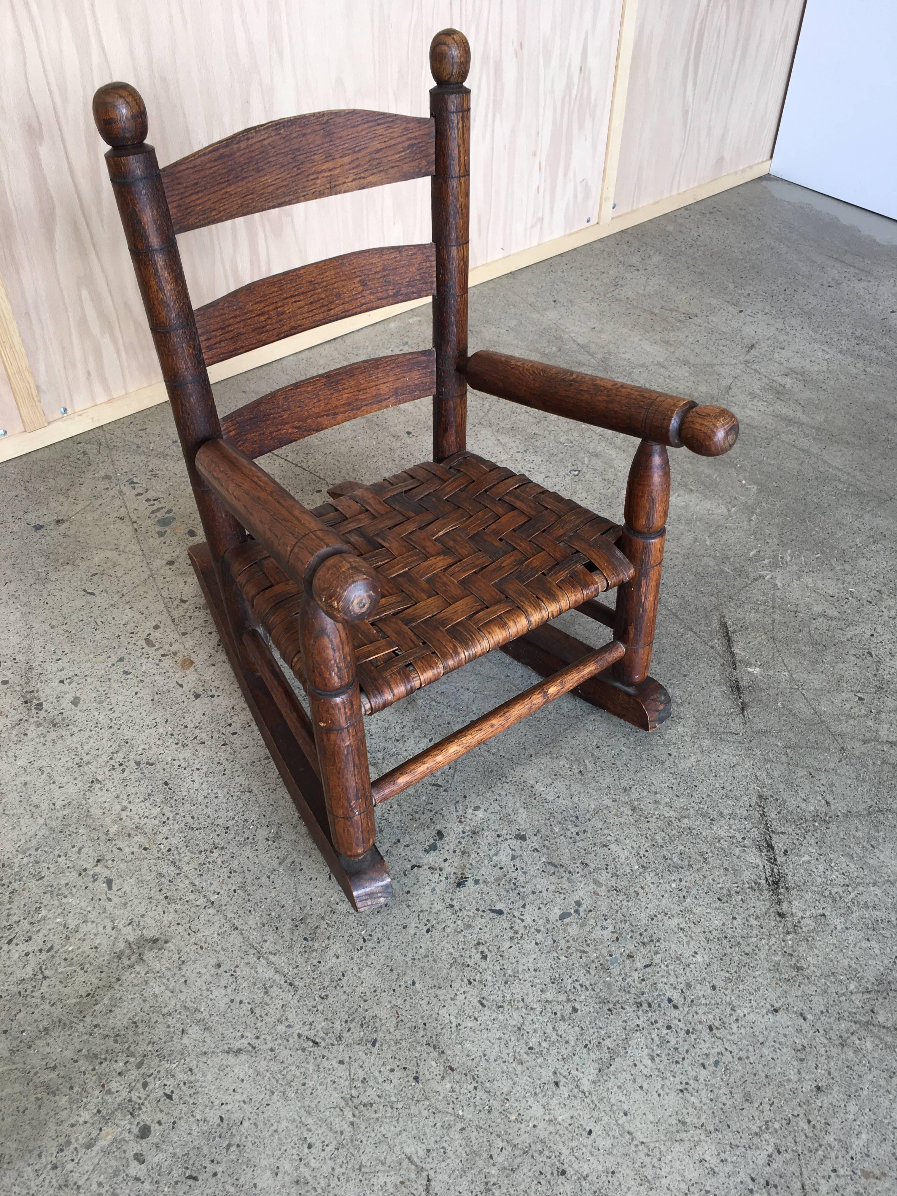 Basket Weave Country Childs Rocking Chair In Good Condition For Sale In Denton, TX