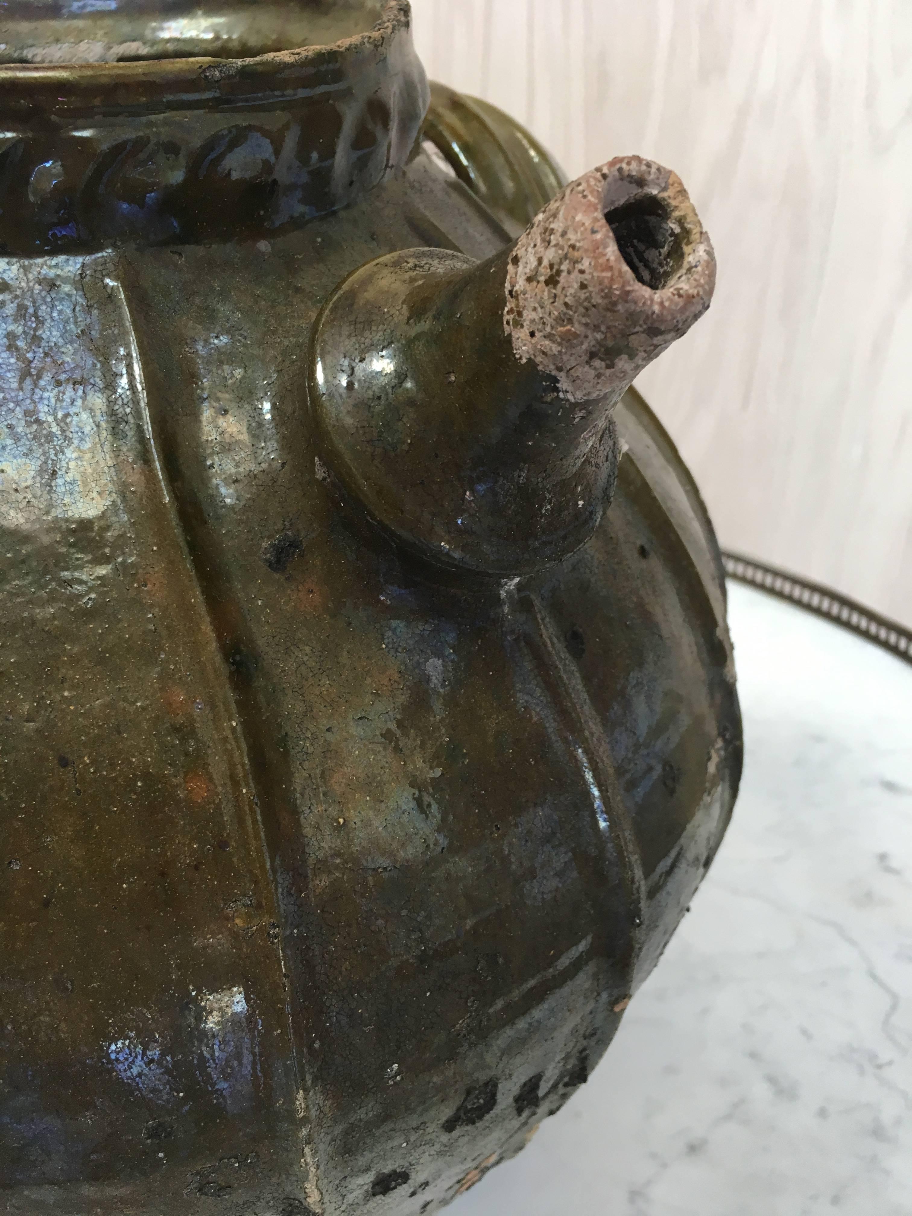 Terre cuite Vase à huile en terre cuite du 19ème siècle en vente