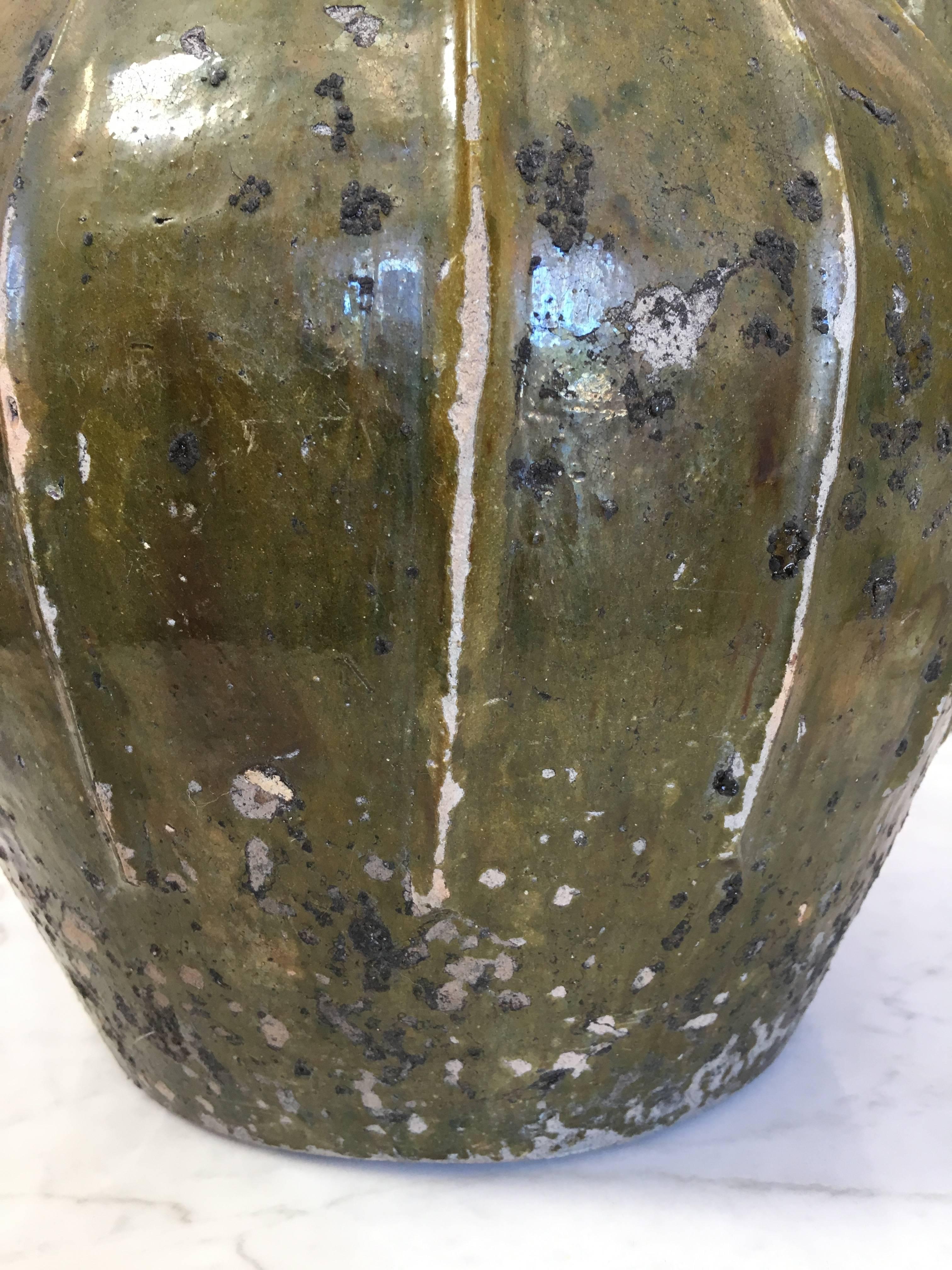 Vase à huile en terre cuite du 19ème siècle en vente 1