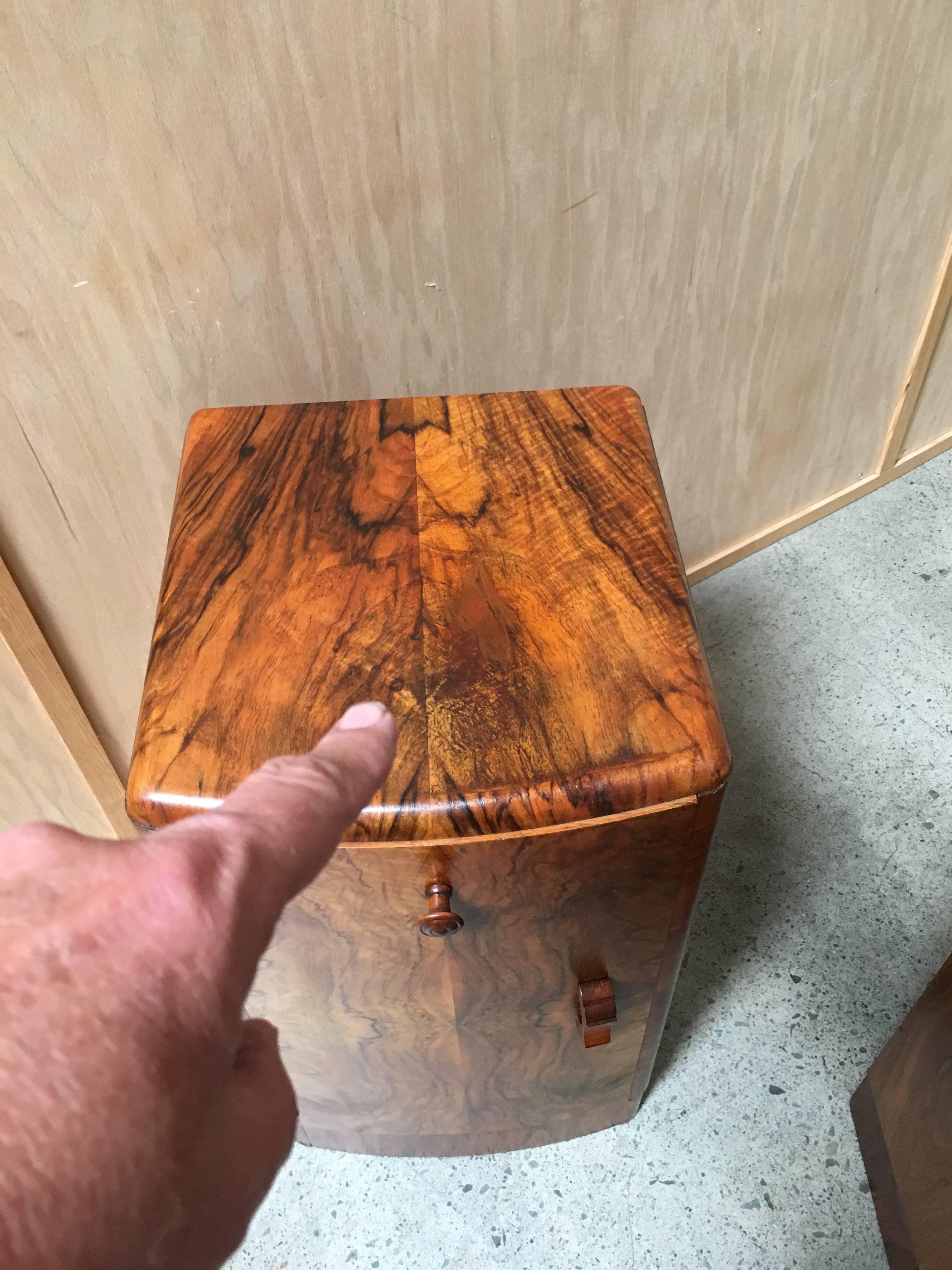 Pair of 20th Century Burl Wood Modernist Nightstands In Good Condition In Denton, TX