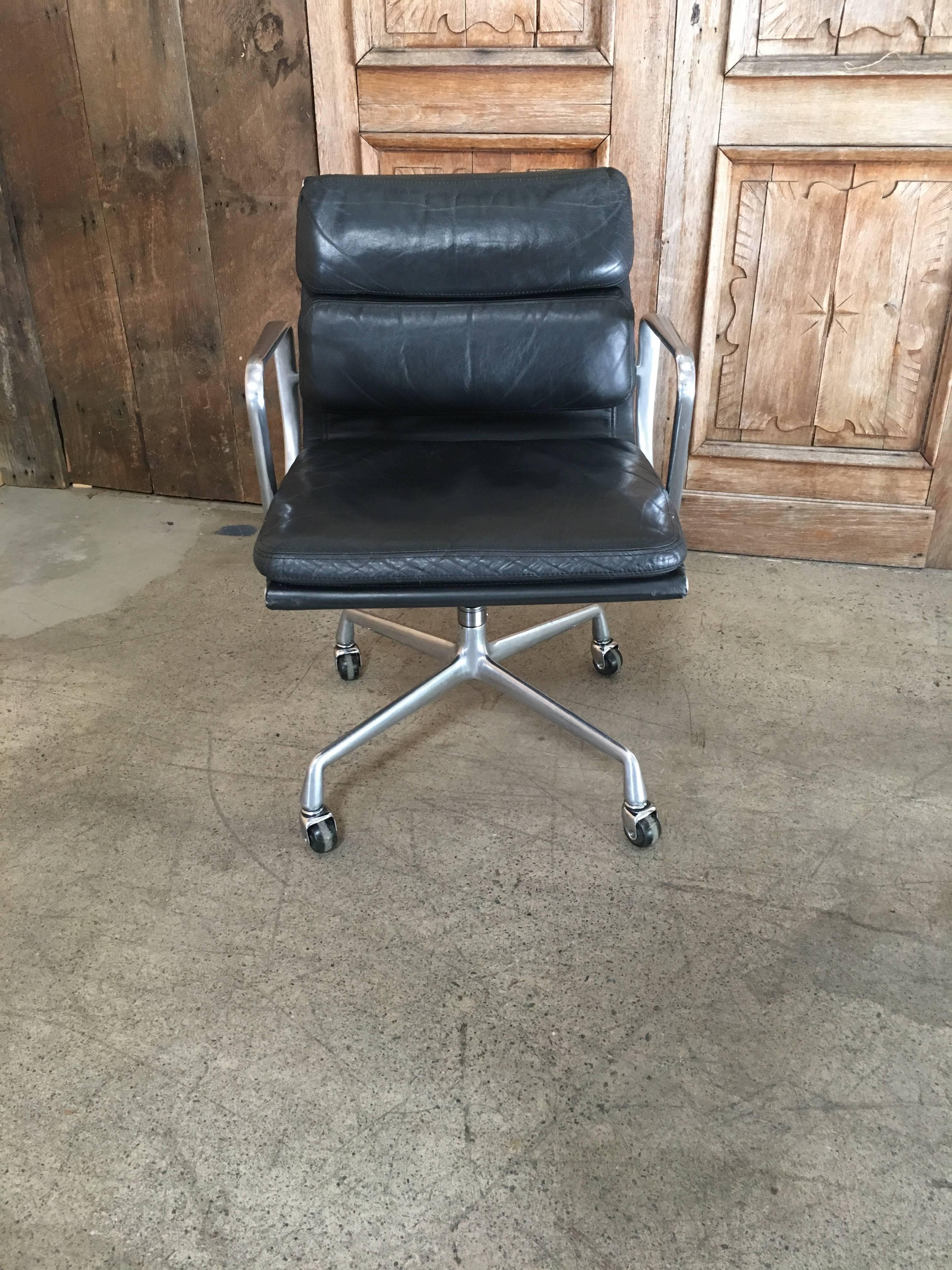Aluminum Set of Six Eames for Herman Miller Black Soft Pad Management Chairs