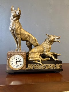 Horloge de cheminée ancienne en marbre et bronze, dans le style de Louis-Albert Carvin