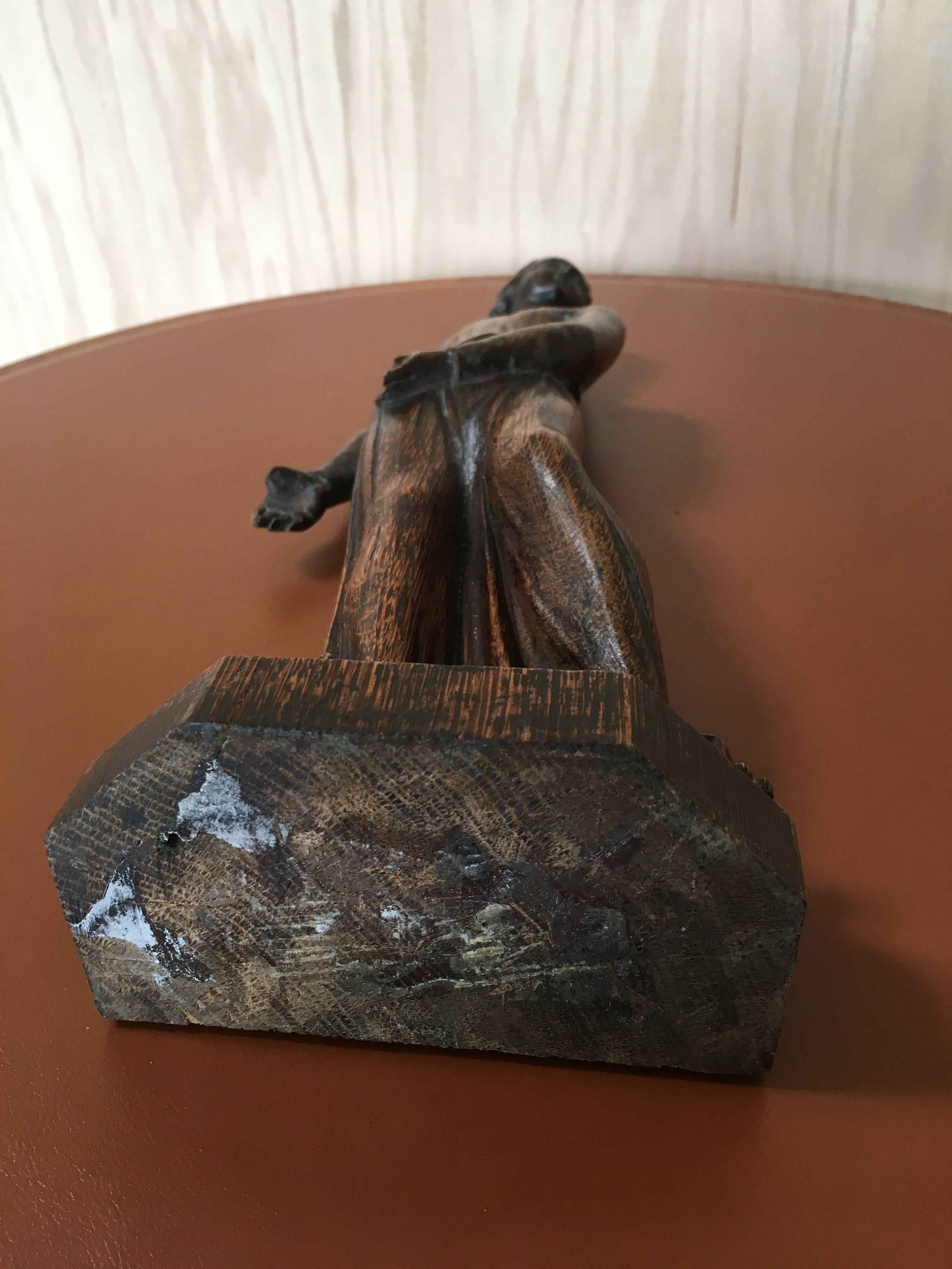 Statua di donna intagliata a mano del XIX secolo in vendita 4