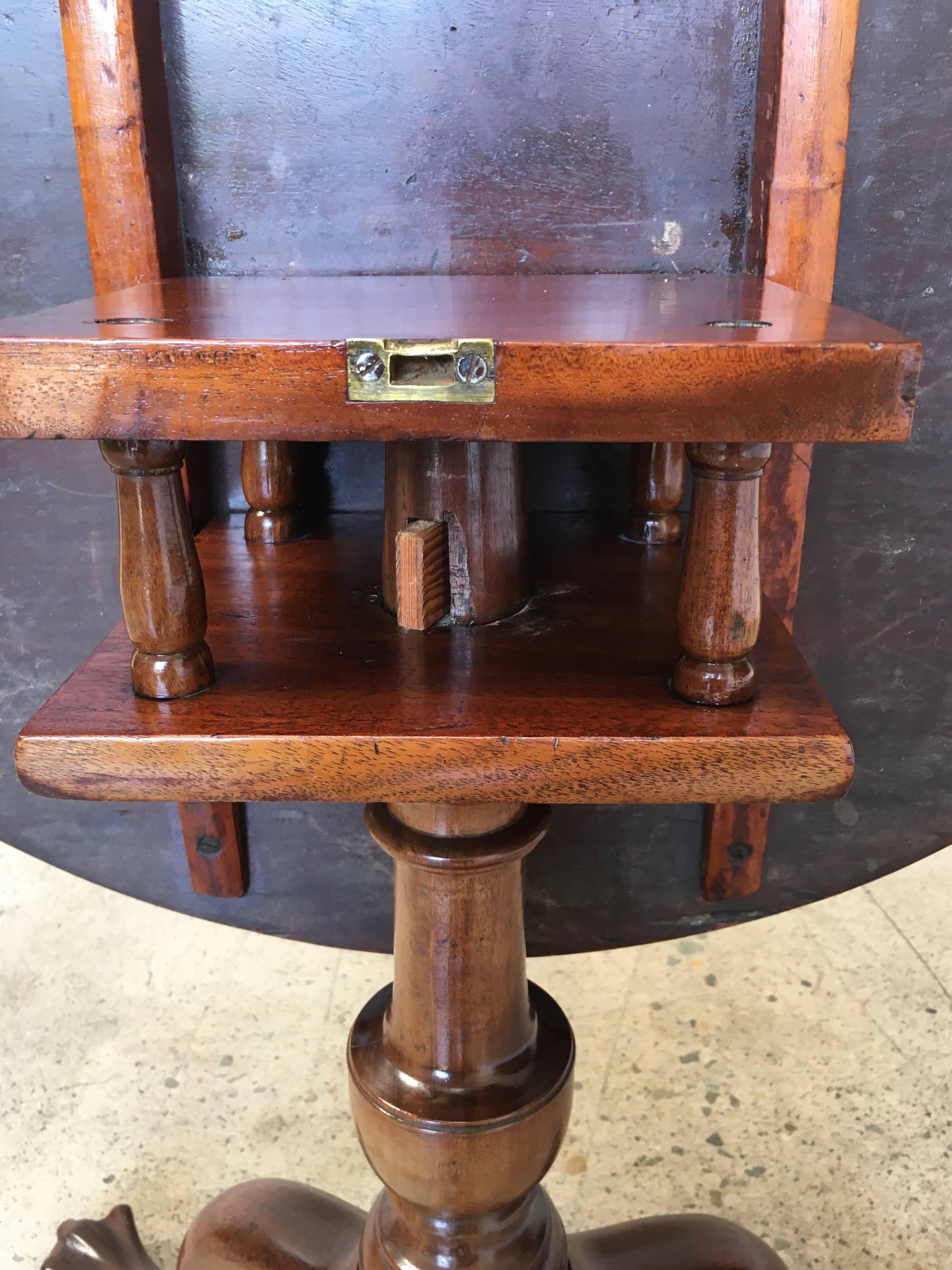 American 18th Century Chippendale Tilt-Top Table