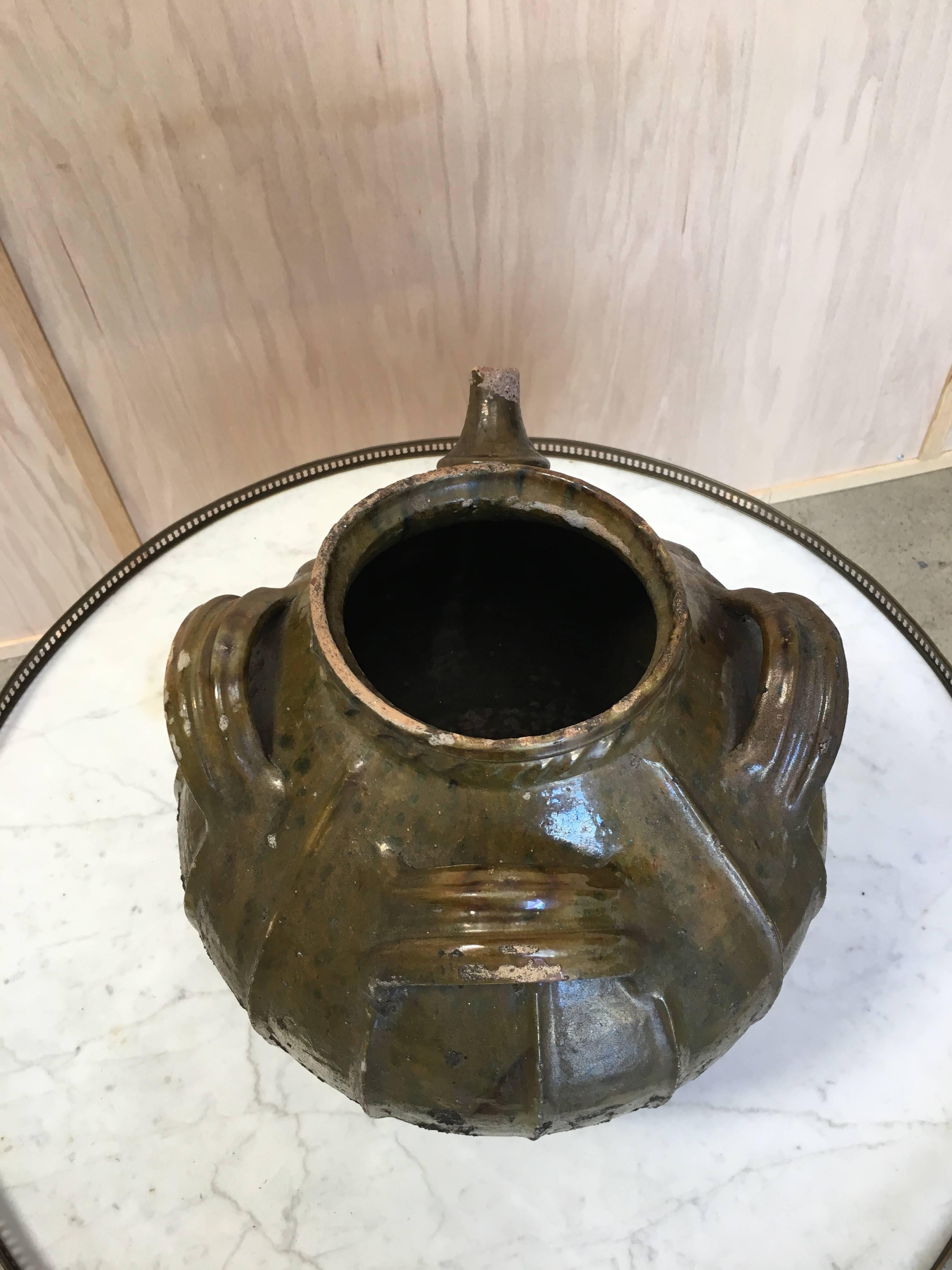 Vase à huile en terre cuite du 19ème siècle en vente 3