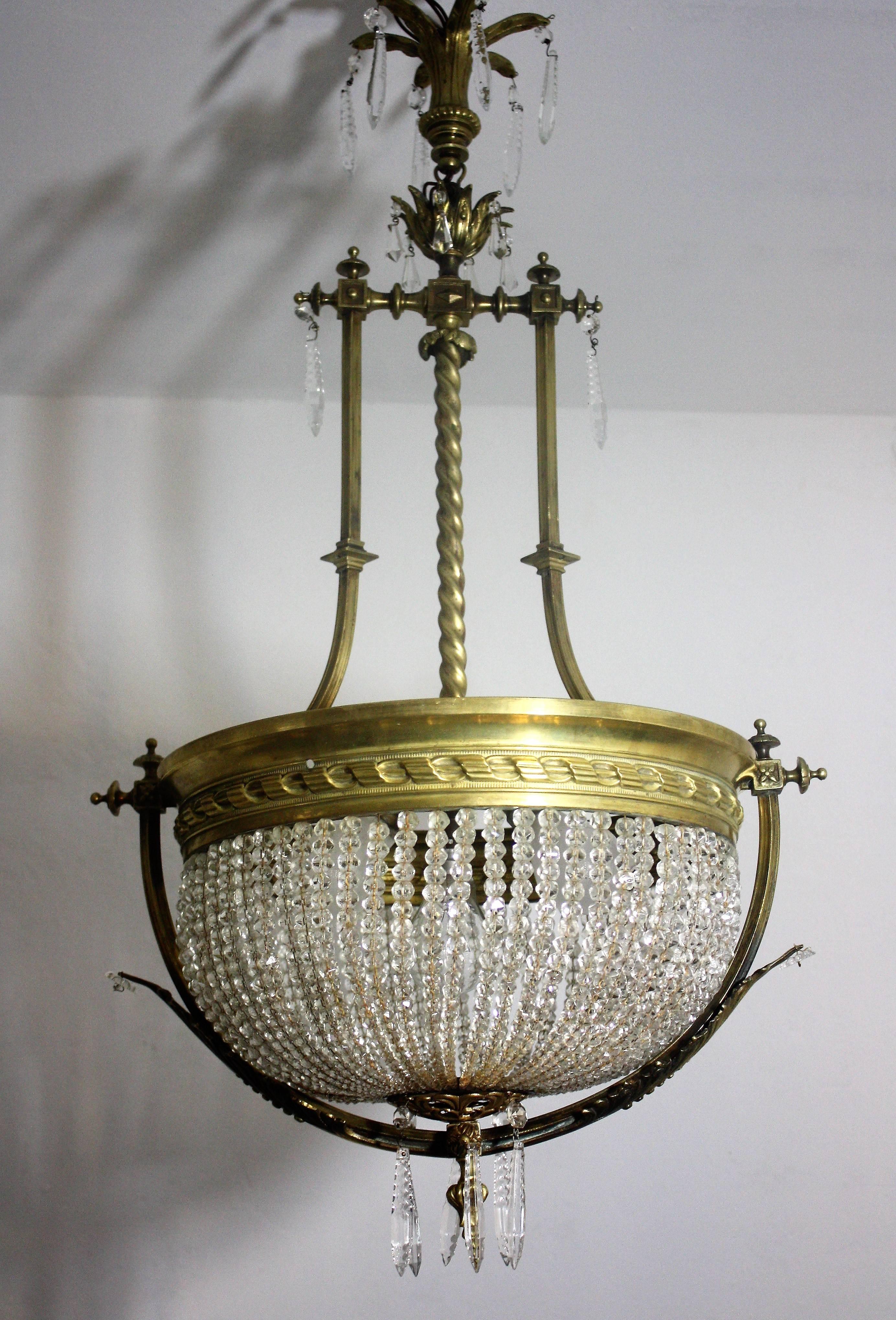 Beautiful and large two-light bronze and crystal chandelier in the style of Louis XVI.
Socket: Two x B22 (French Bajonett)
Franca, circa 1910.
Very good condition.
  