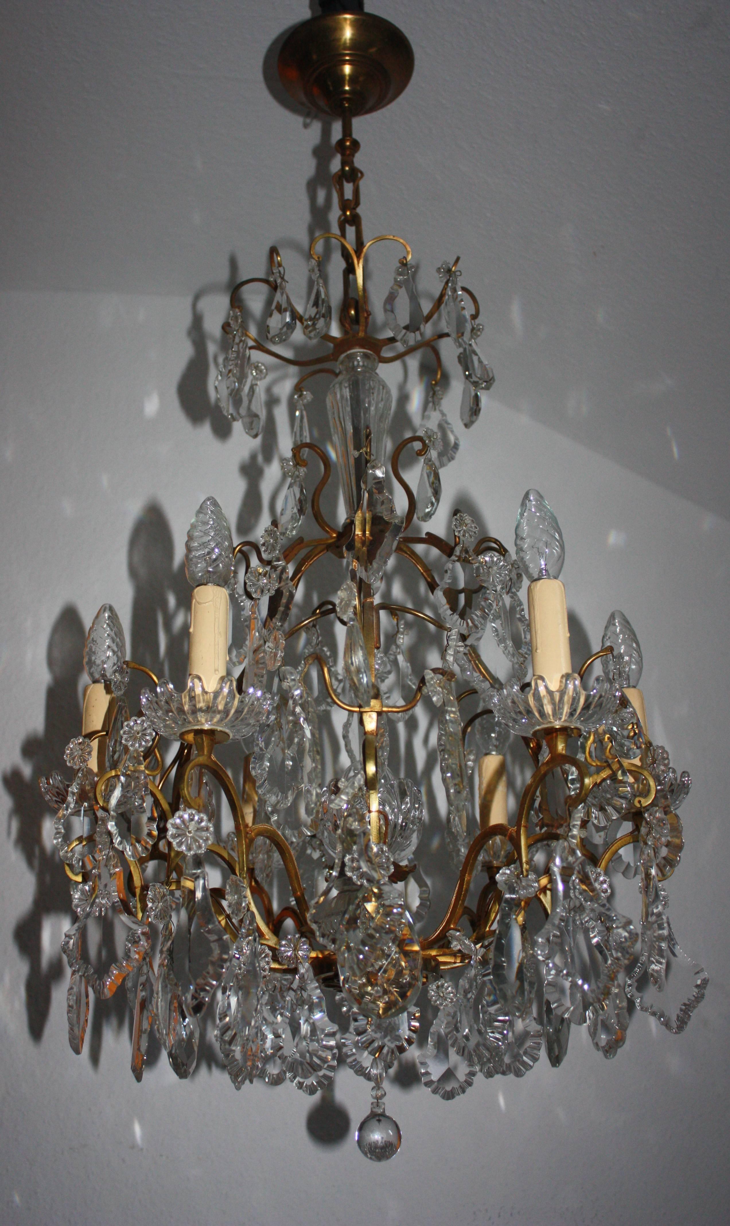 Mid-20th Century Wonderful French Crystal and gilt Brass Chandelier, France, circa 1960s